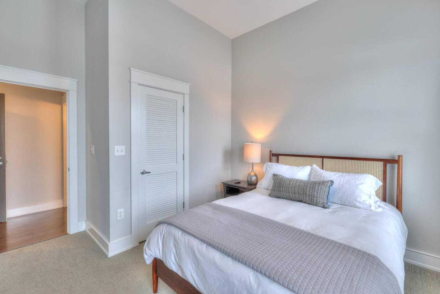 Boutique In The Heart Of Dynamic 12 South Holiday home