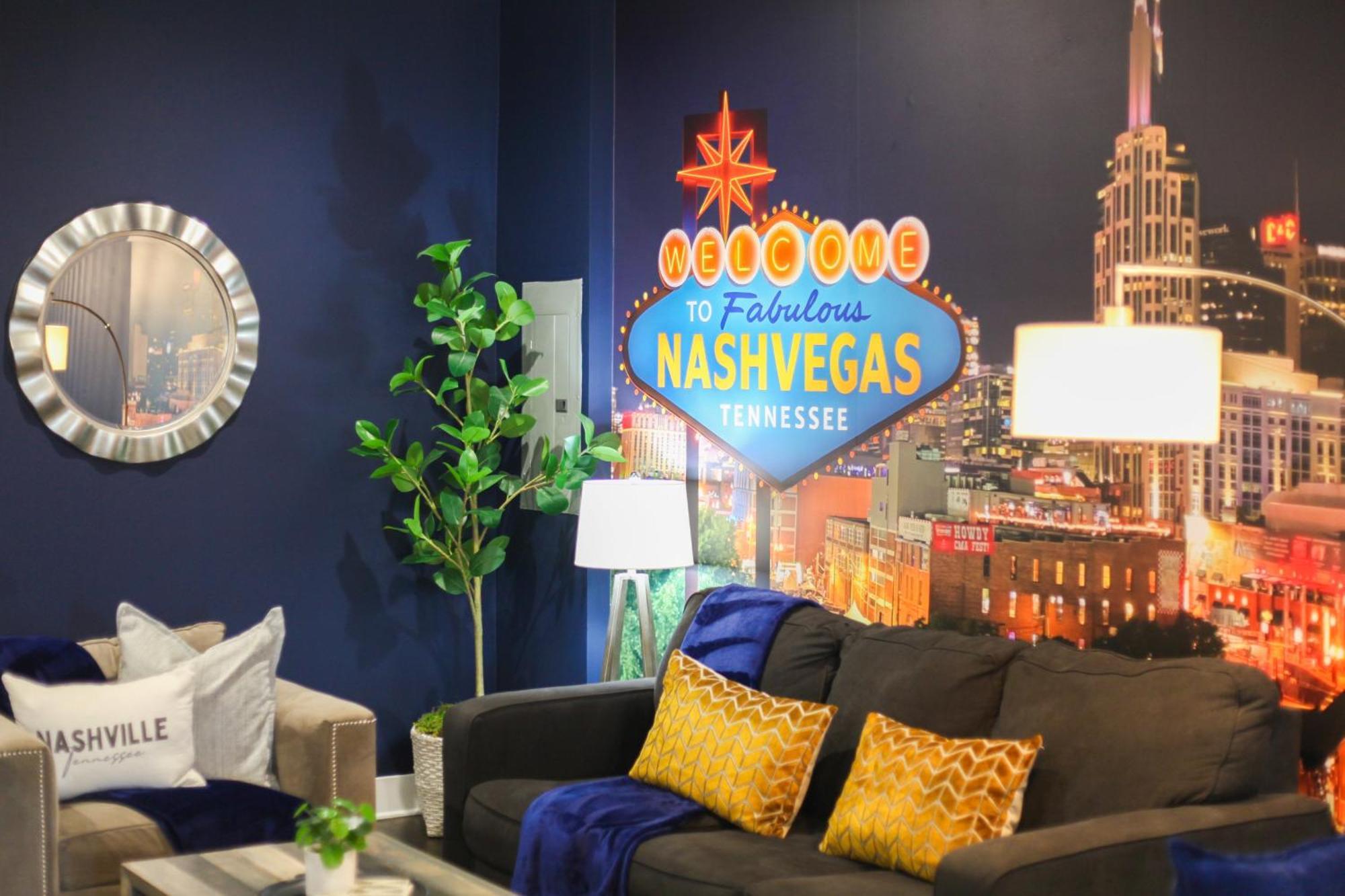 Fabulous Nashvegas Loft Retreat Near Vandy Off West End Mins To Broadway Holiday home Nashville