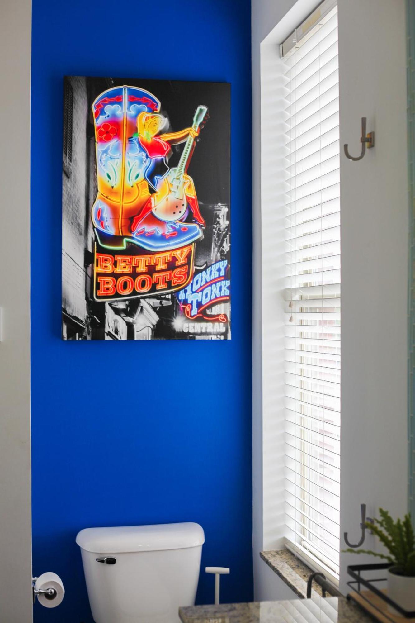 Holiday home Fabulous Nashvegas Loft Retreat Near Vandy Off West End Mins To Broadway Nashville