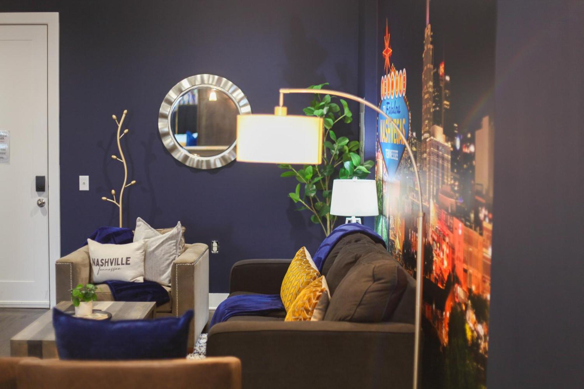 Fabulous Nashvegas Loft Retreat Near Vandy Off West End Mins To Broadway Holiday home Nashville