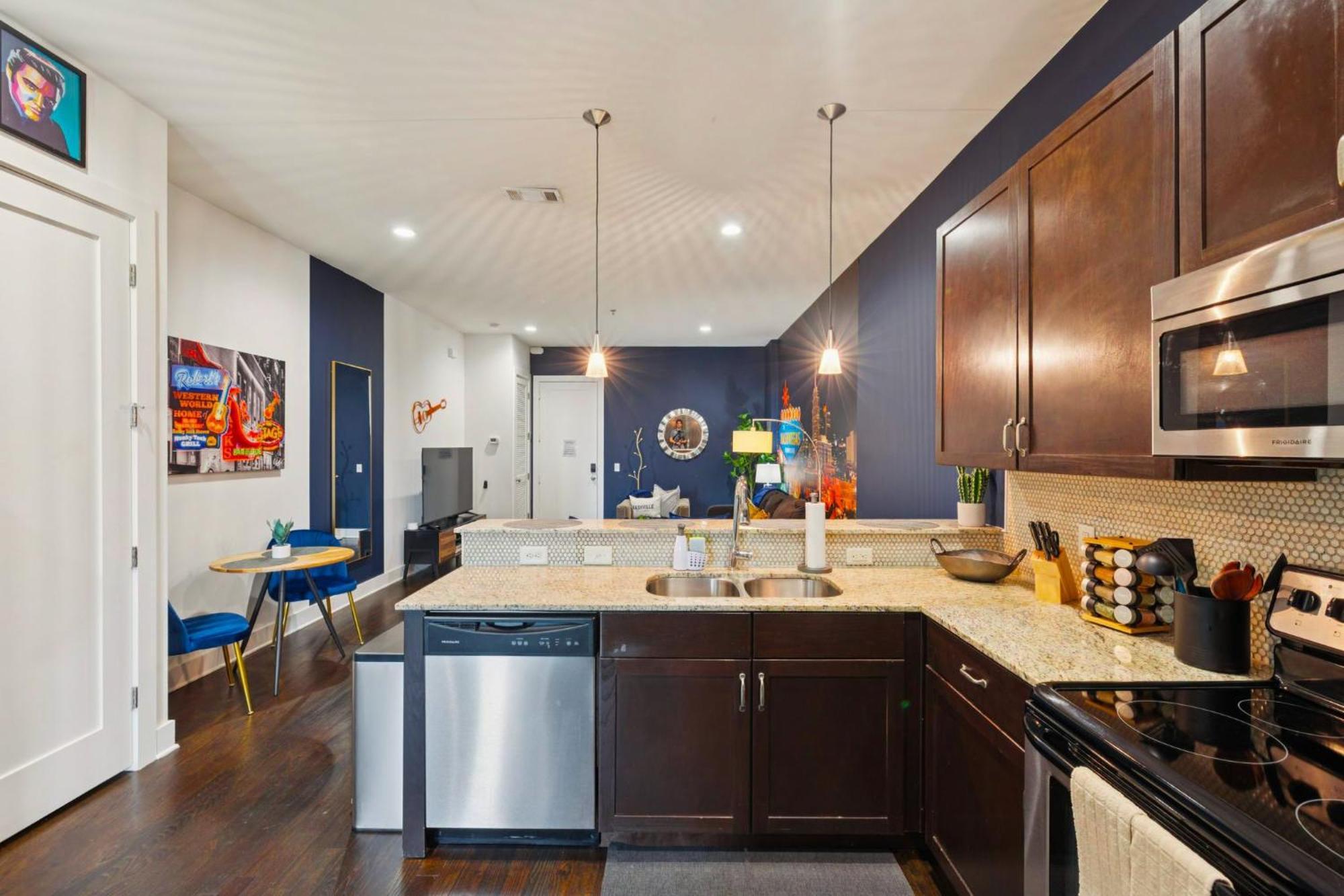 Fabulous Nashvegas Loft Retreat Near Vandy Off West End Mins To Broadway Holiday home *