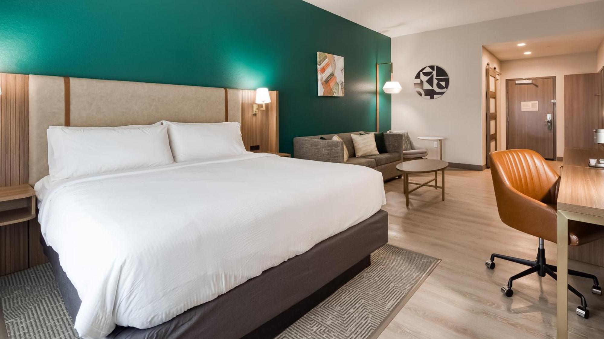 Airport By Ihg Hotel 3*