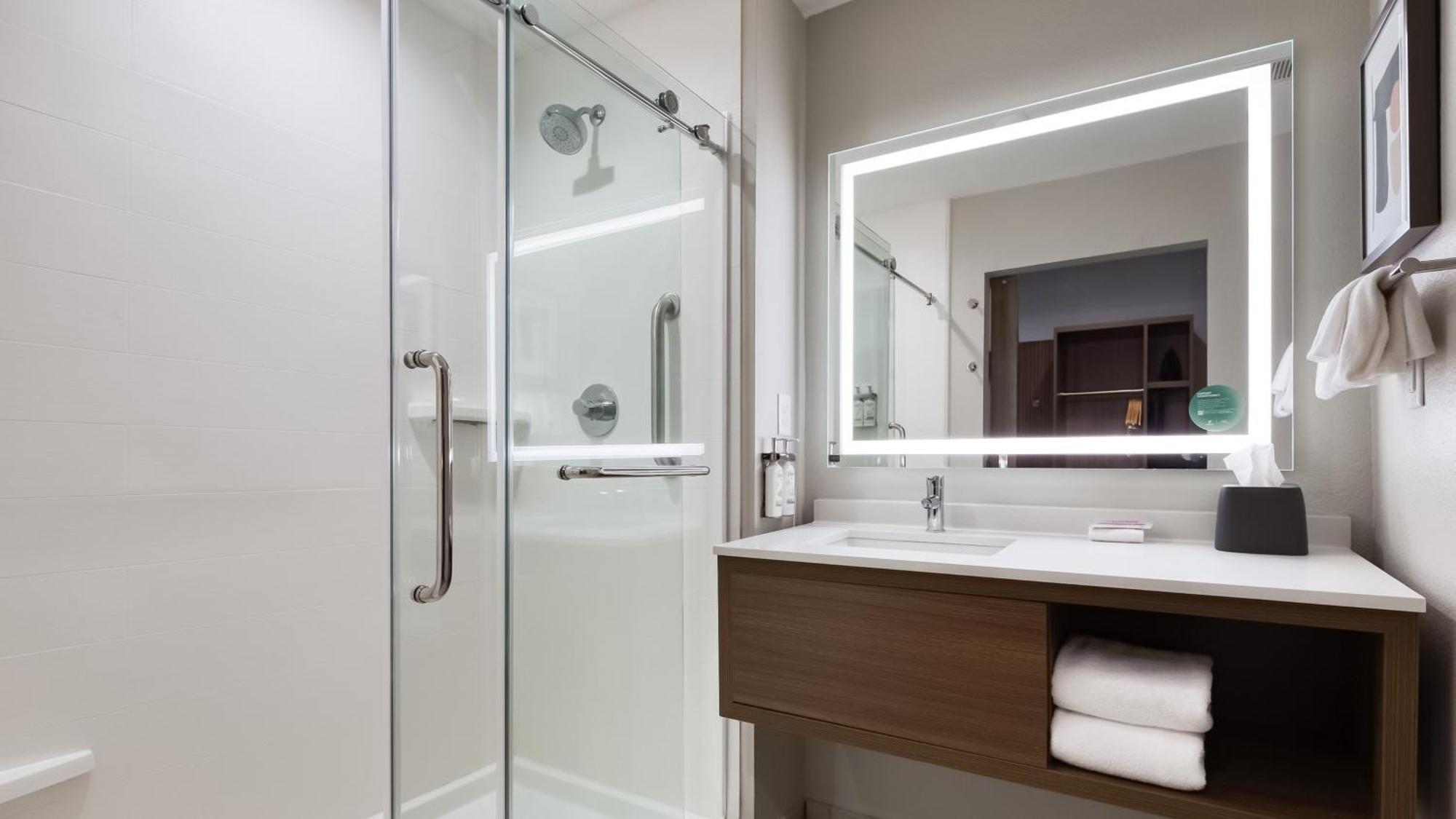 Airport By Ihg Hotel 3*