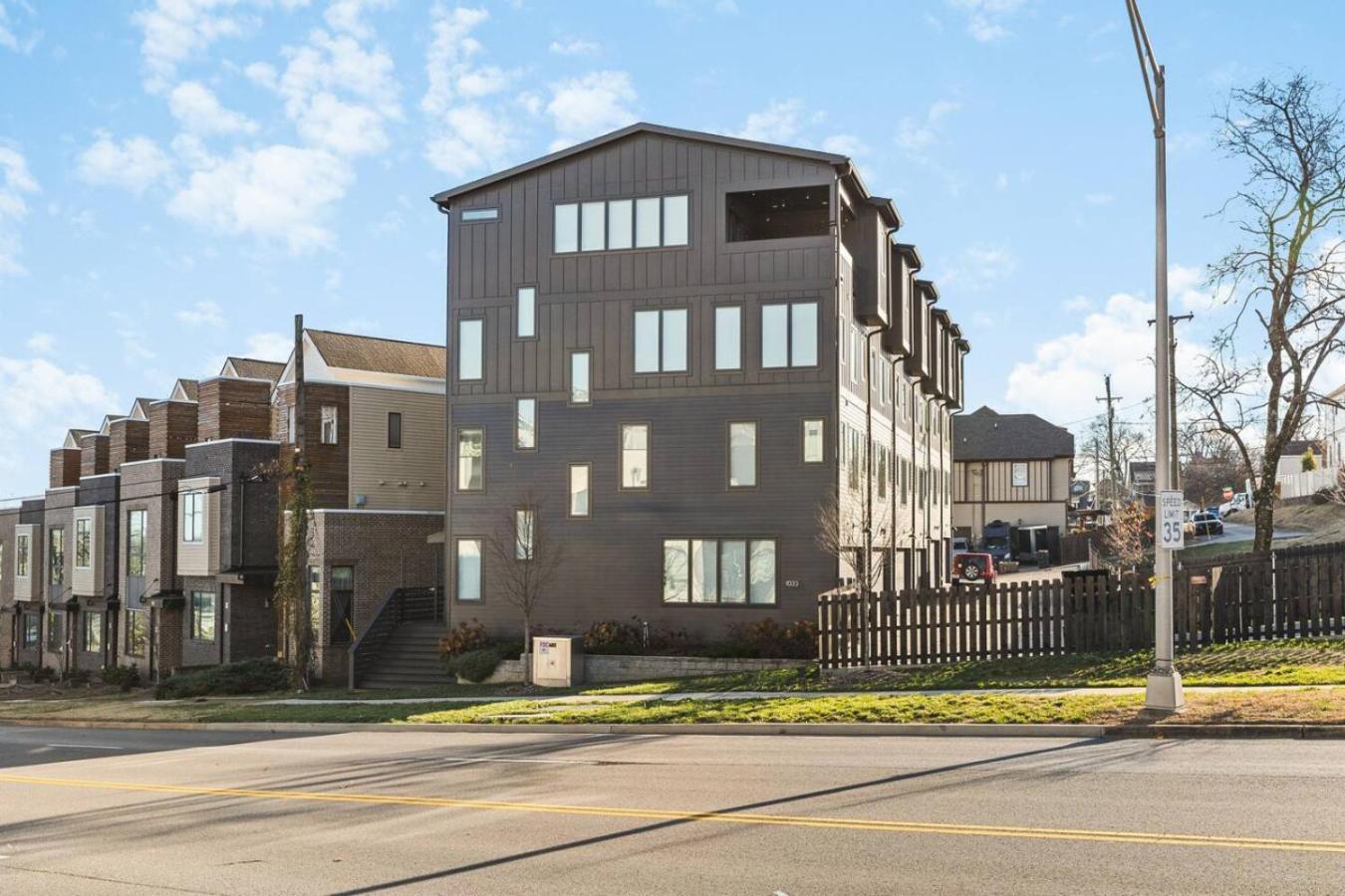 Two Adjacent Homes By 12 South And Belmont That Sleeps 24