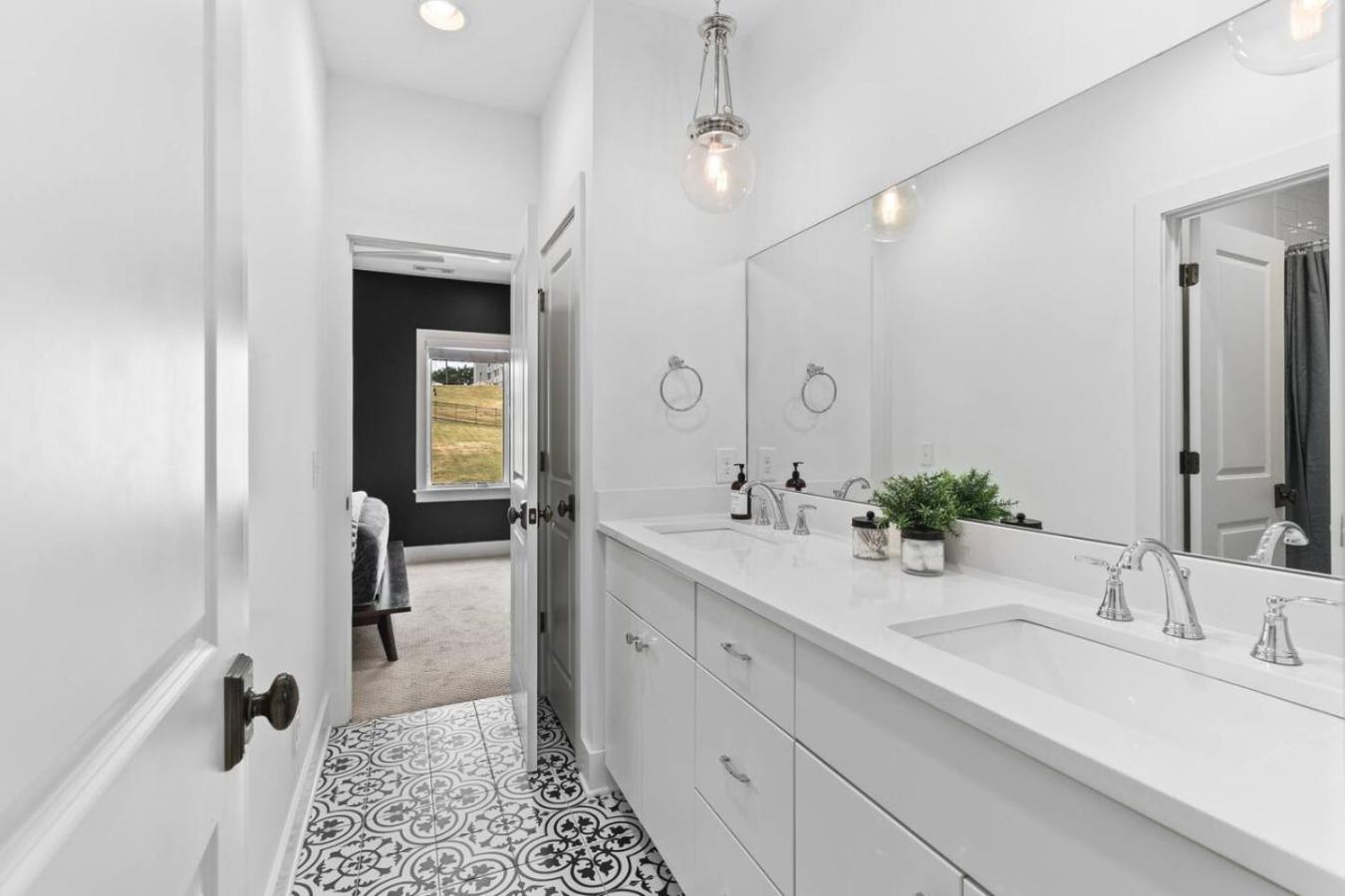 Two Adjacent Homes By 12 South And Belmont That Sleeps 24 Nashville