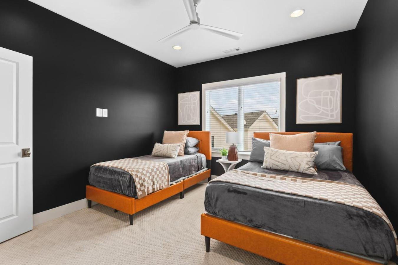 Two Adjacent Homes By 12 South And Belmont That Sleeps 24