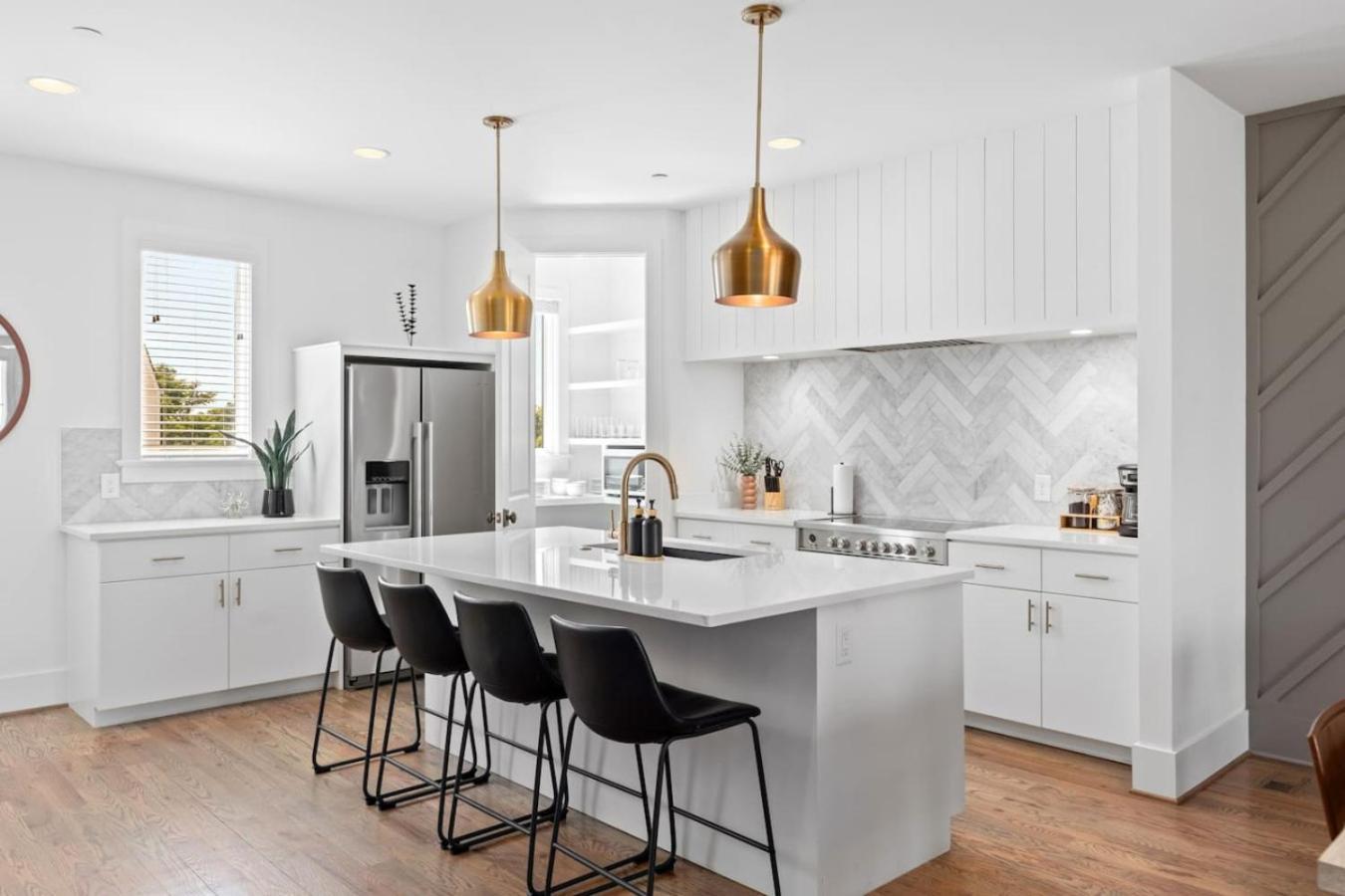 Two Adjacent Homes By 12 South And Belmont That Sleeps 24 *