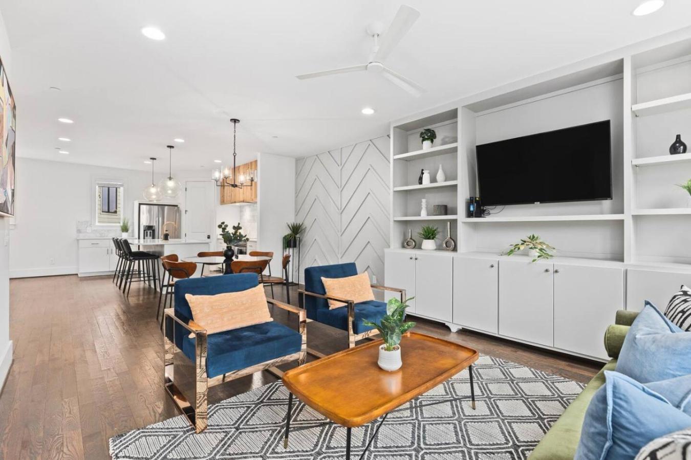 Holiday home Two Adjacent Homes By 12 South And Belmont That Sleeps 24 *