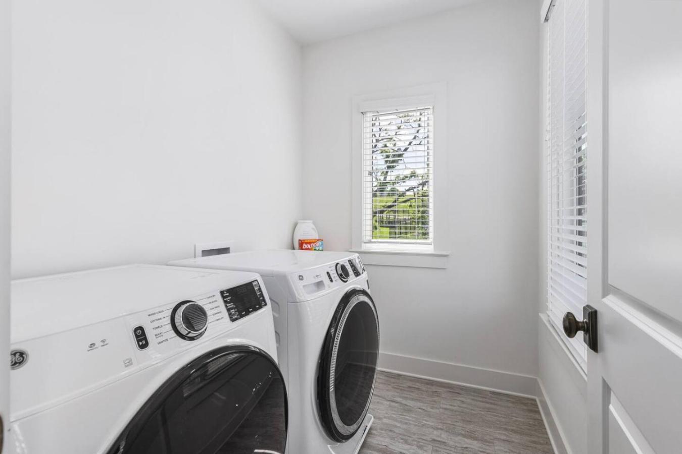 Two Adjacent Homes By 12 South And Belmont That Sleeps 24 *