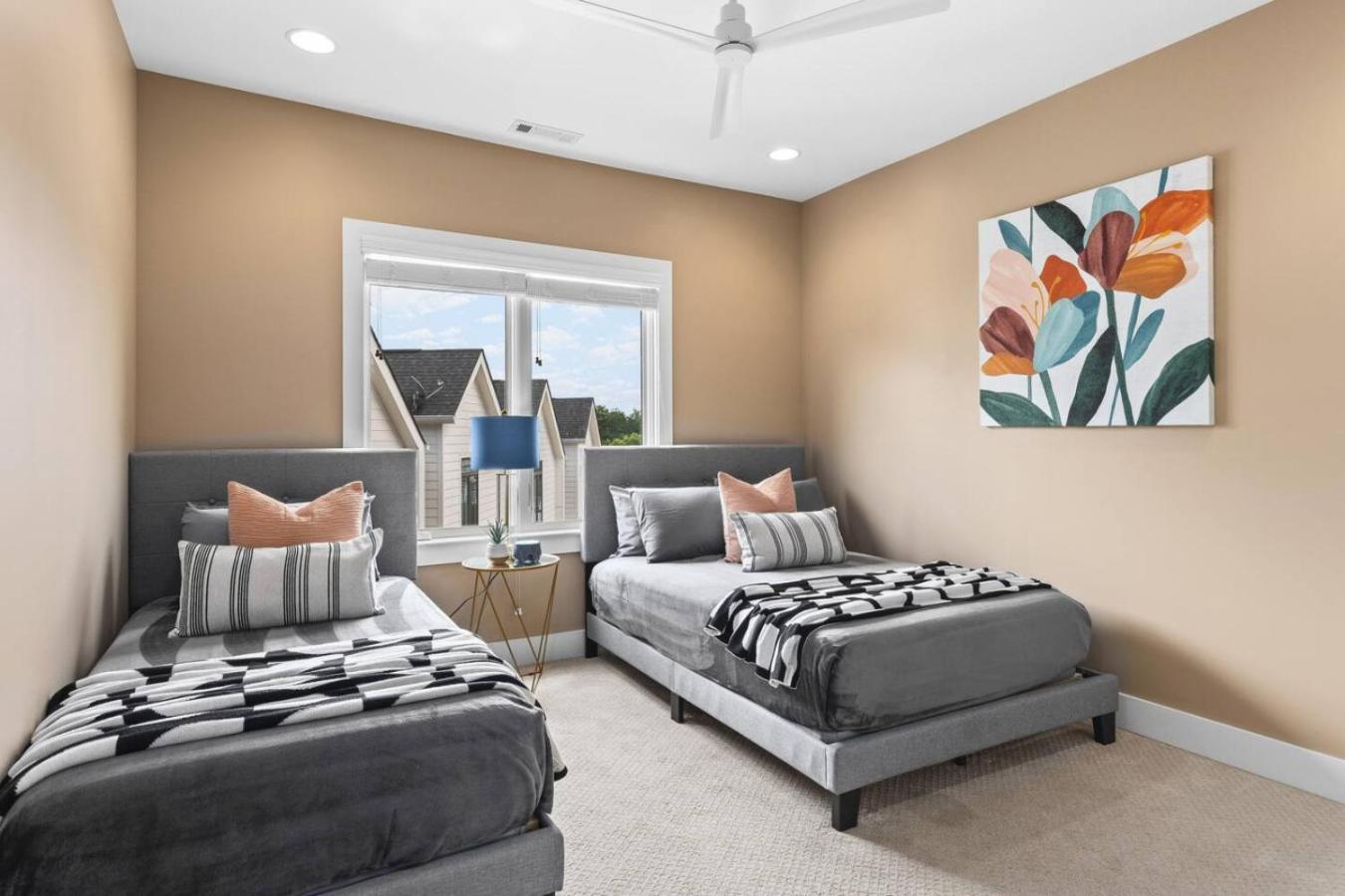 Two Adjacent Homes By 12 South And Belmont That Sleeps 24 Holiday home