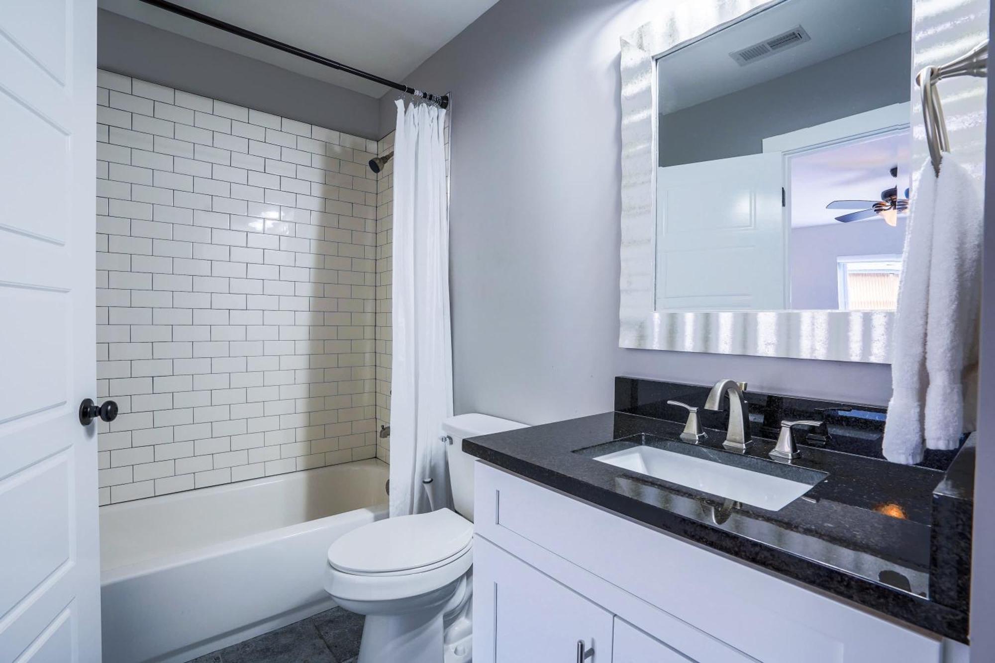 Holiday home Chic Townhome In Trendy East Nash Nashville