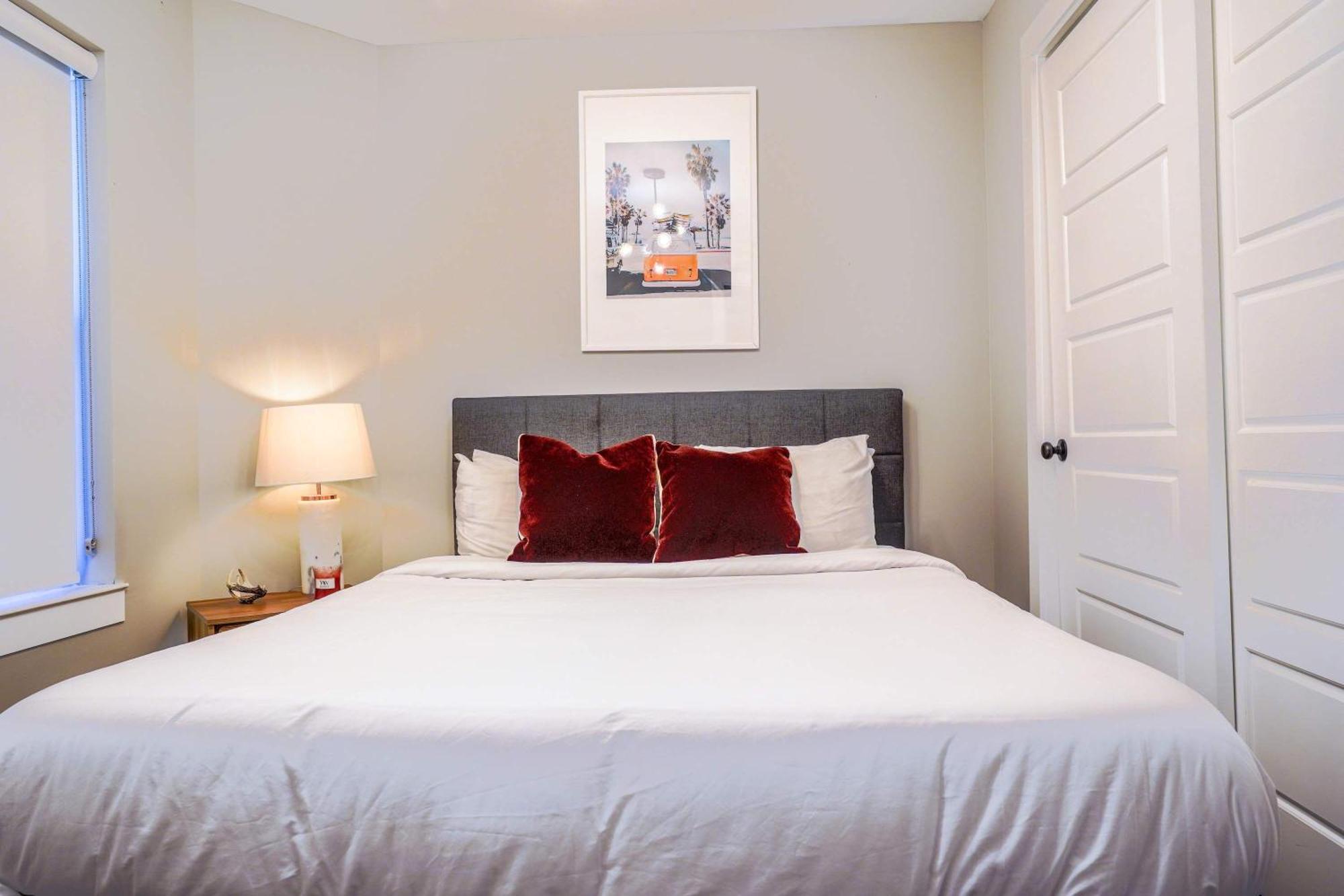 Holiday home Chic Townhome In Trendy East Nash *