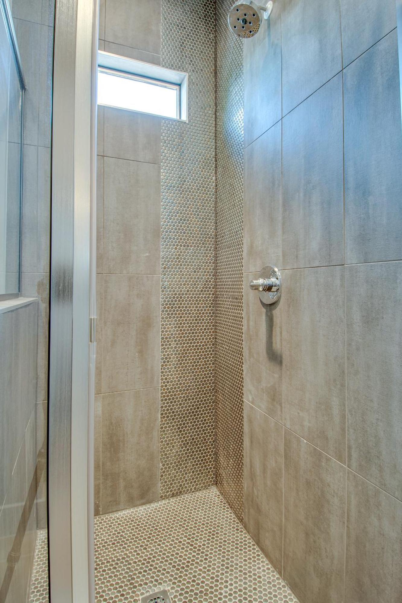 Modern Duplex - 1 Mile From Robust Nightlife Holiday home *