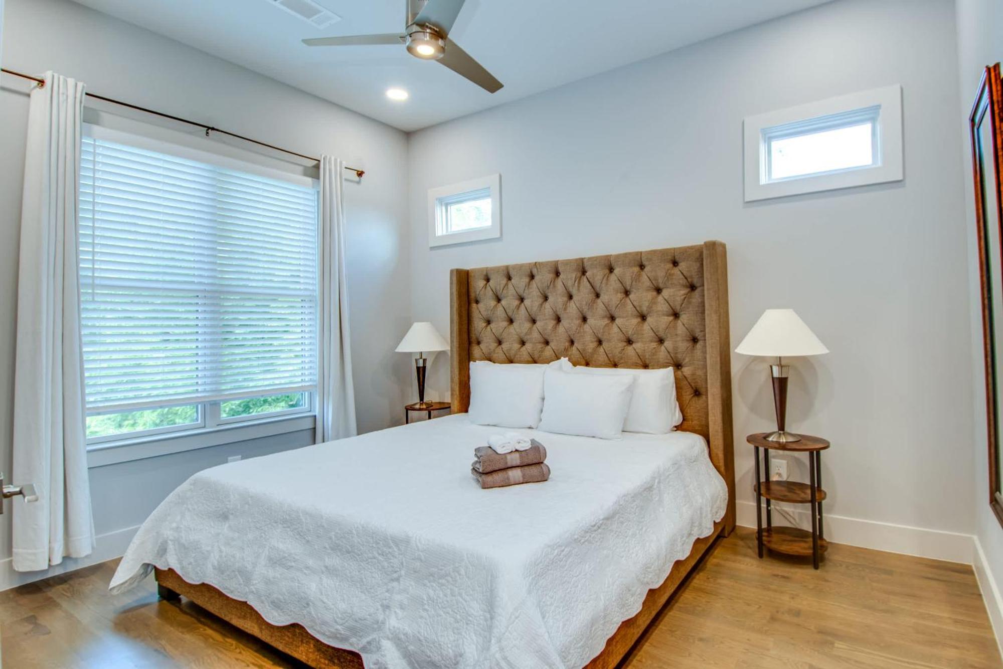 Dual - 1 Mile From Dt Nash & Farmers Market Holiday home *