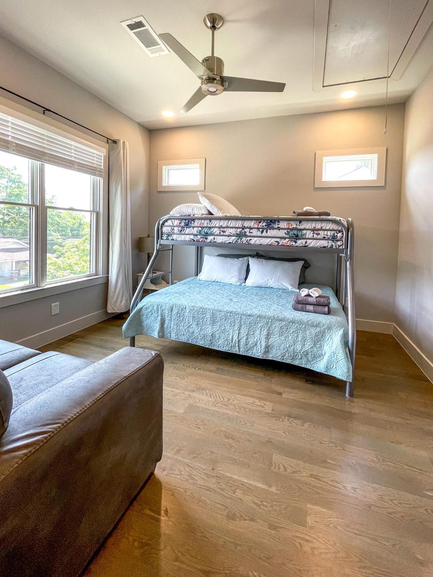 Holiday home Dual - 1 Mile From Dt Nash & Farmers Market