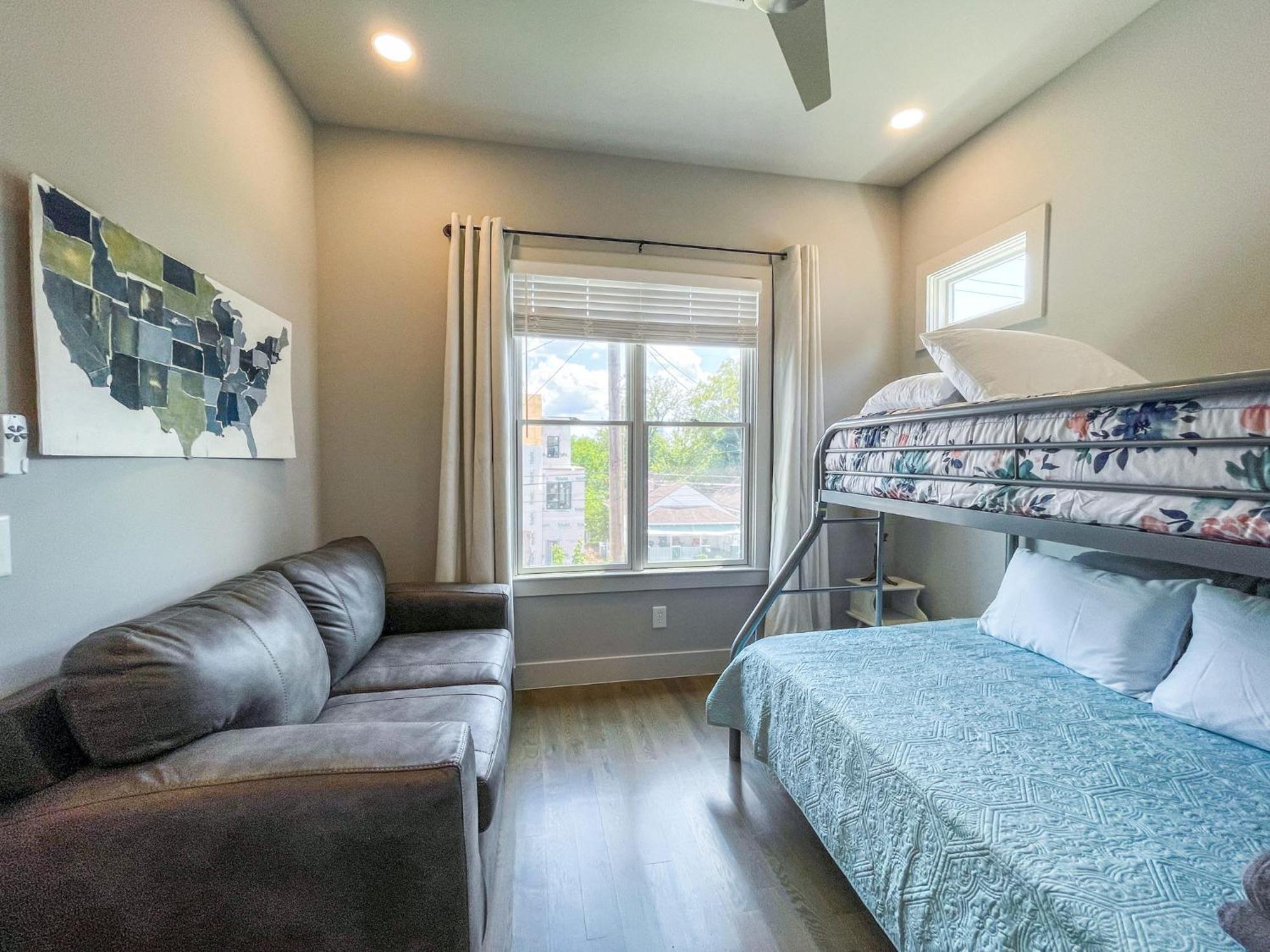 Dual - 1 Mile From Dt Nash & Farmers Market *