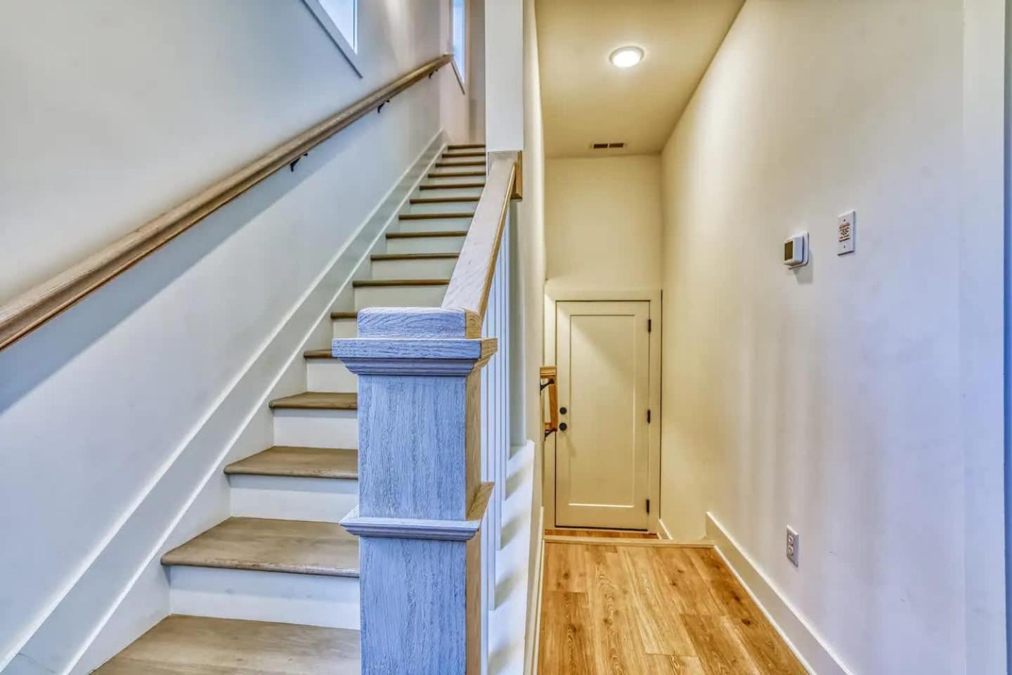 Beautiful Balcony Sleeps 12 4 Miles From Broadway Nashville