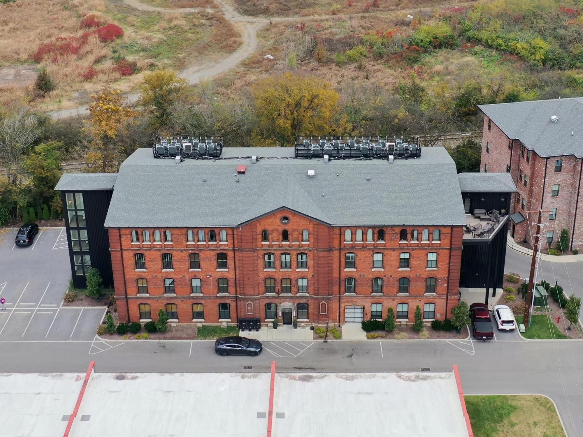 2 Separate Units With Exclusive Access To Club * Nashville