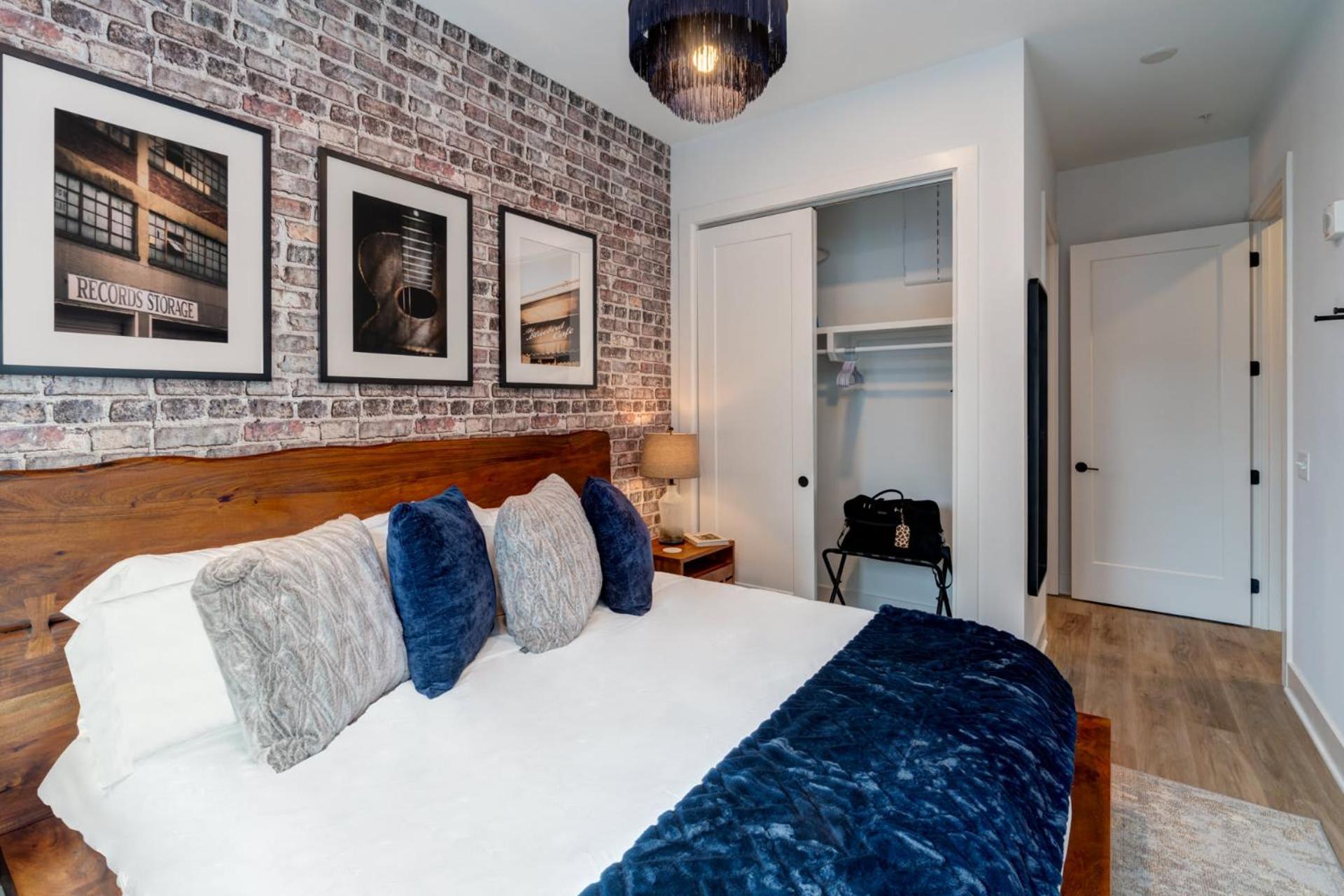 Holiday home Trendy Close To Nissan Stadium *