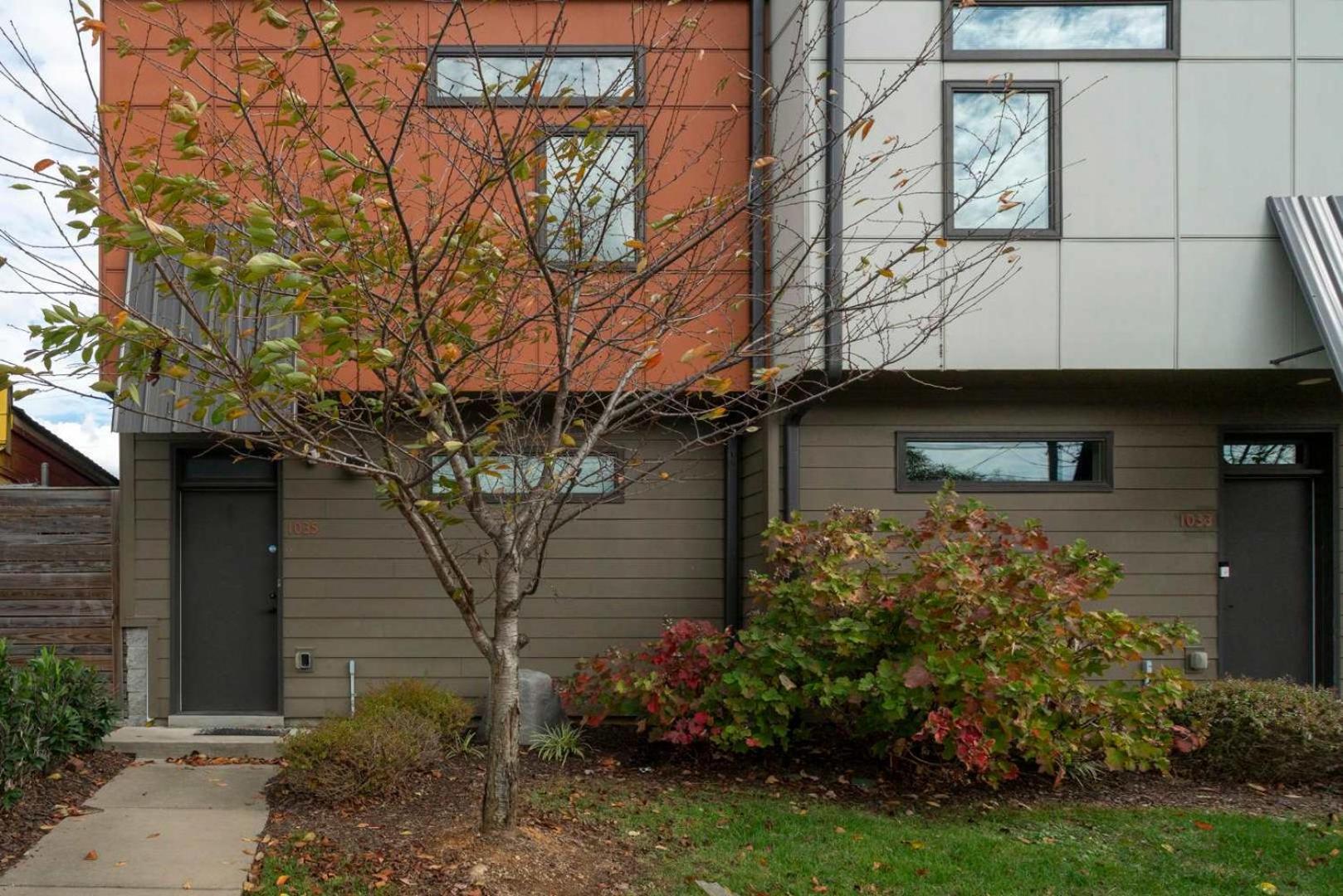 Modern 2 Bdr Townhome Minutes From Downtown Nashville