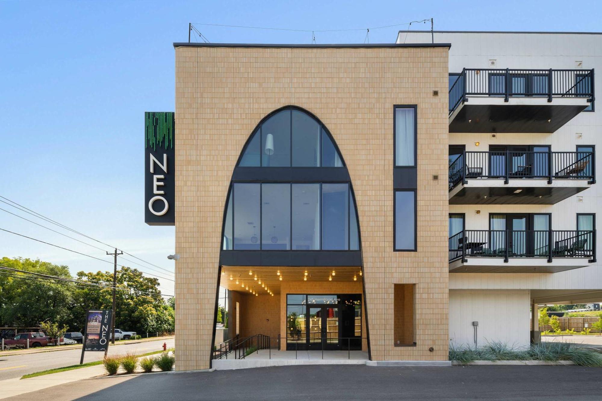 Penthouse View Flat Modern Design With Balcony Apartment *