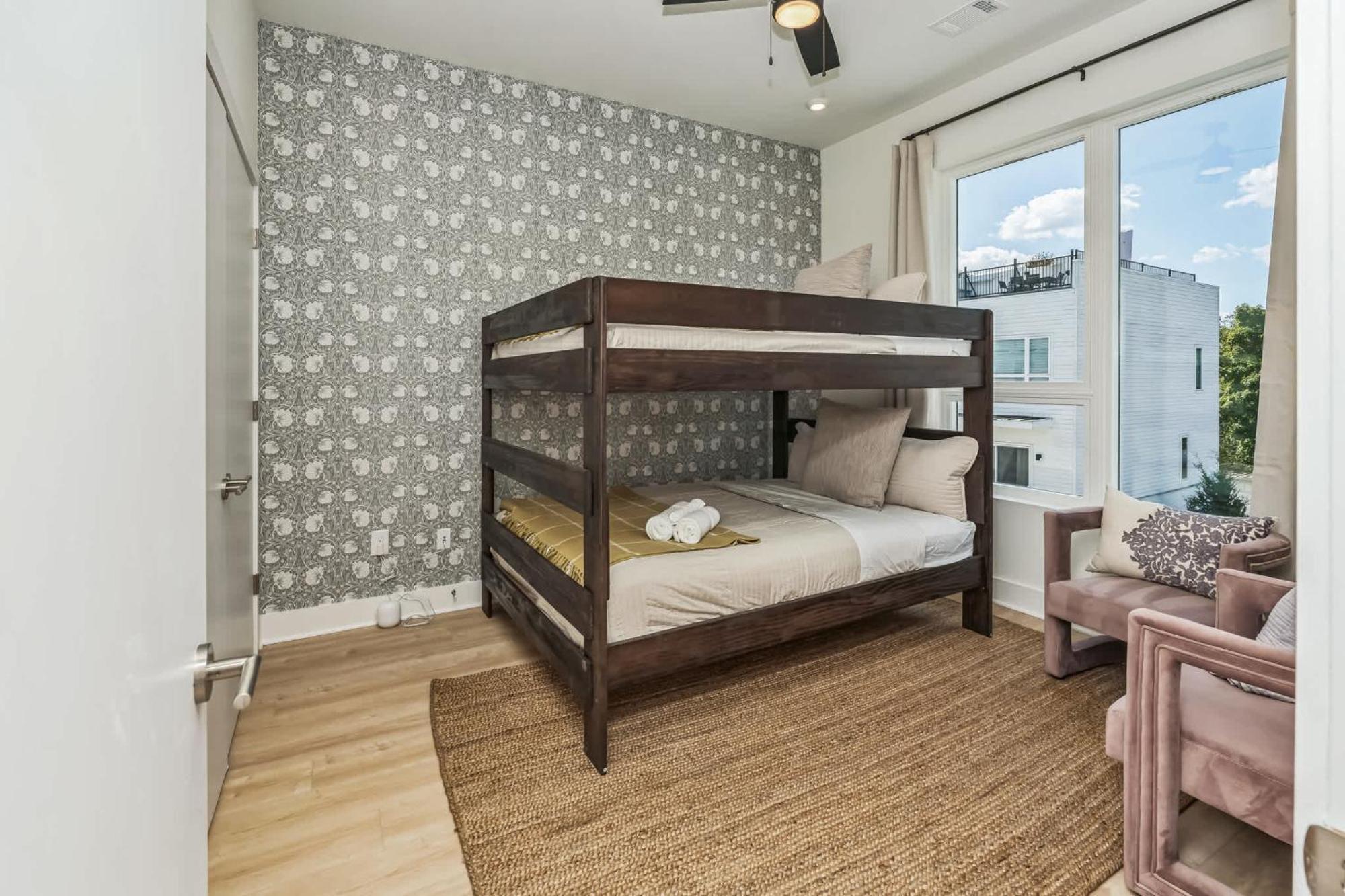 Holiday home Beautiful - Walkable - Sleeps 10 *