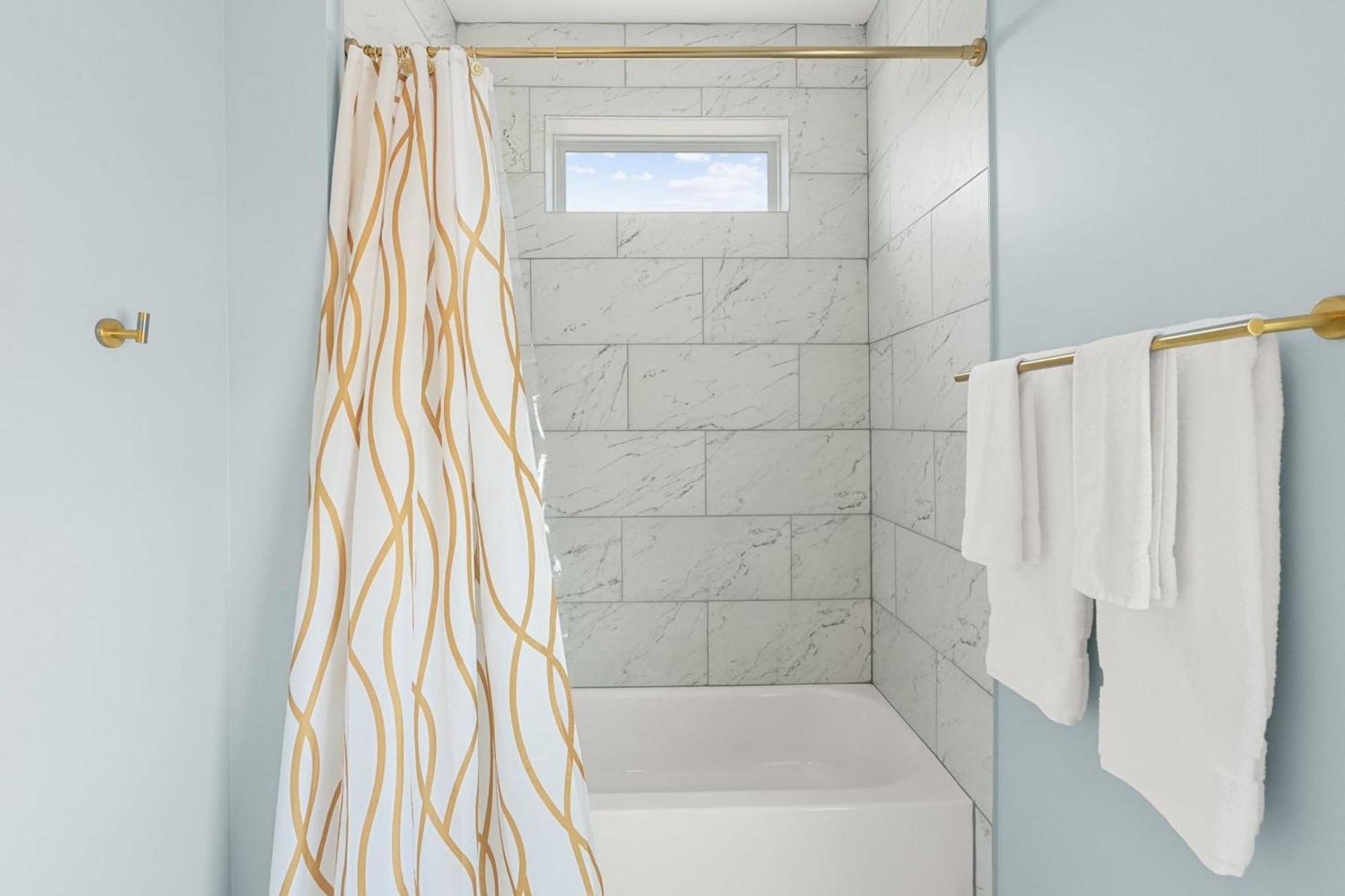 Chic Townhome For 8 W Rooftop