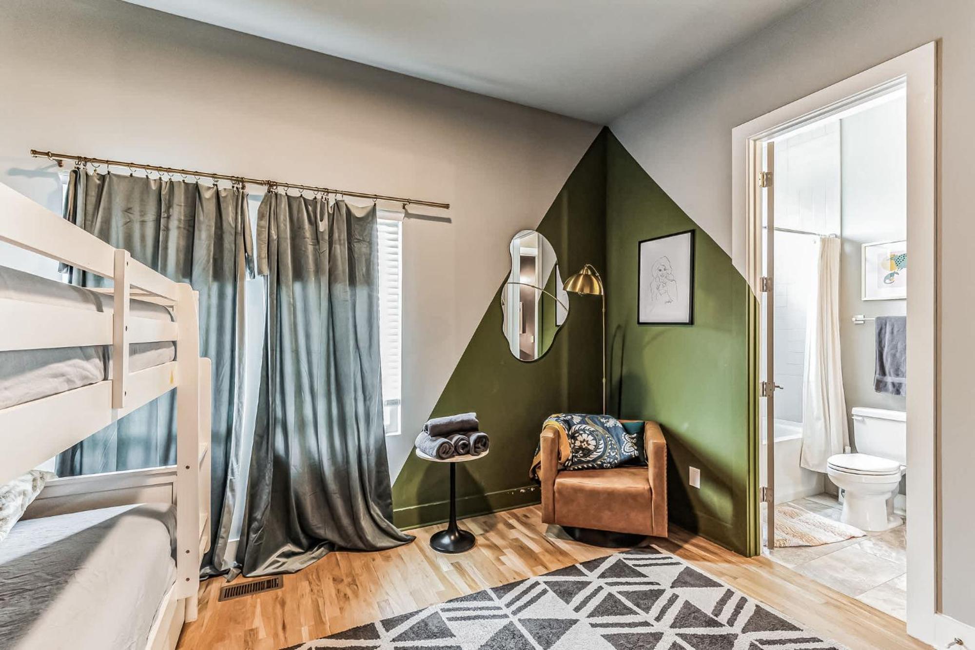 Holiday home Boho Townhome For 12 Close To Dt