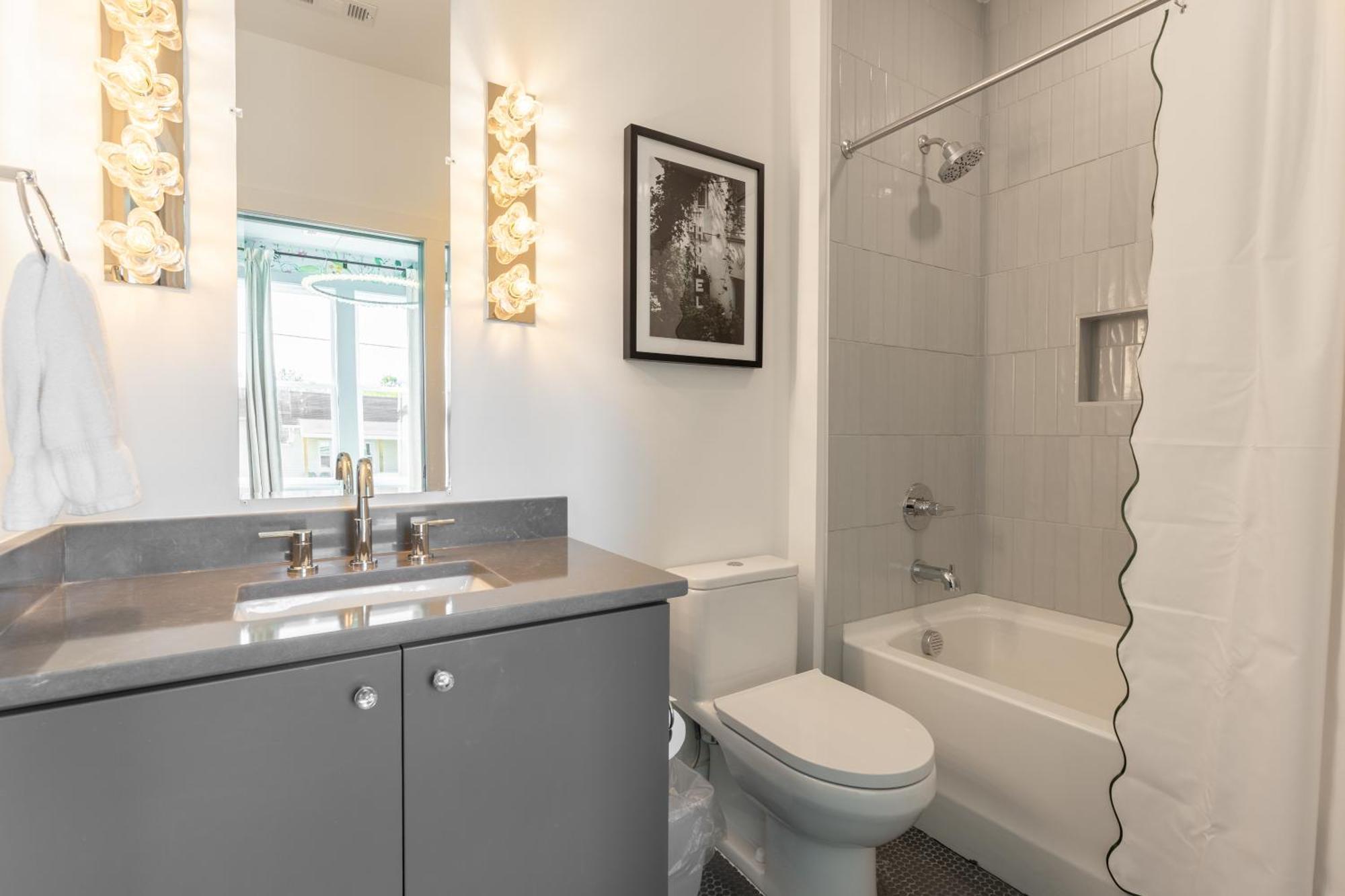 Ophelia & Owen At The Lucy By Local Holiday home *