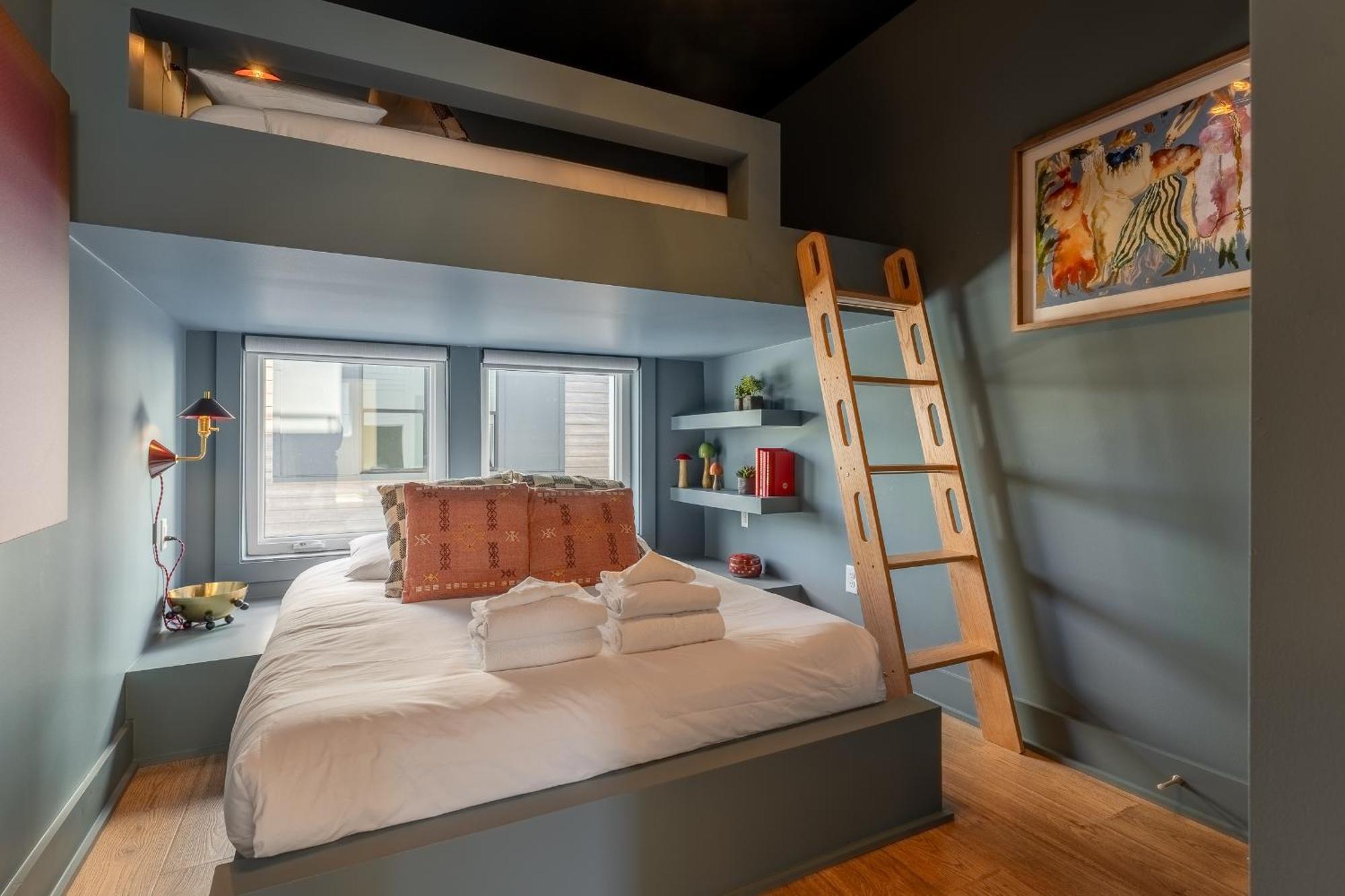 Mira & Milo At The Lucy By Local Holiday home *