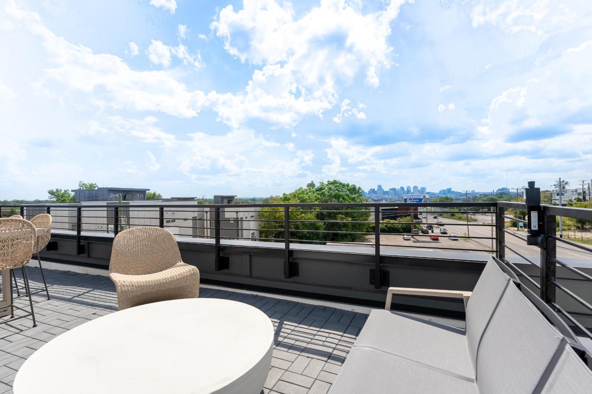 Ophelia & Owen At The Lucy By Local Holiday home *