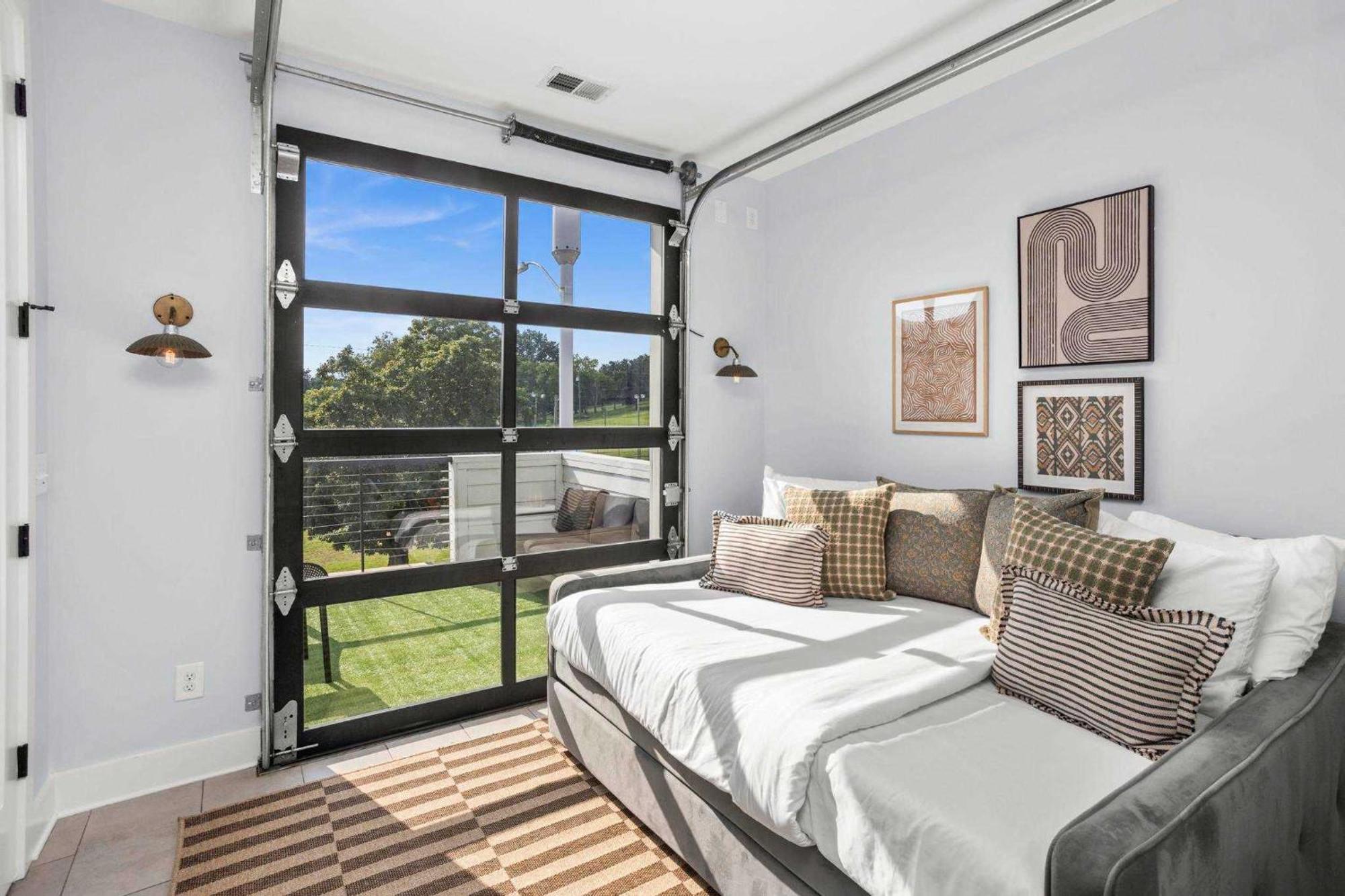 Holiday home Charm Near Broadway In Walkable 8th Ave S