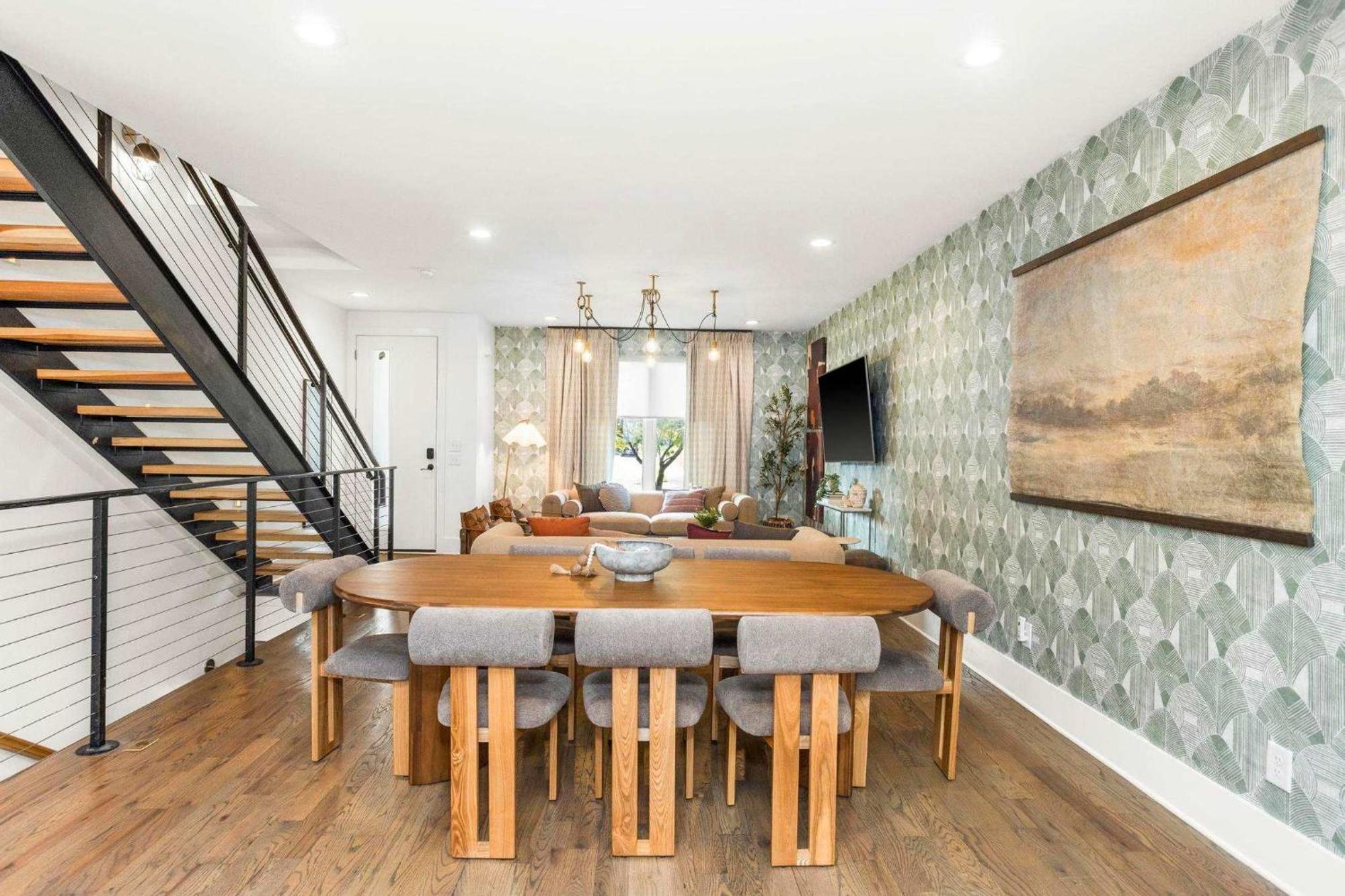 Holiday home Charm Near Broadway In Walkable 8th Ave S