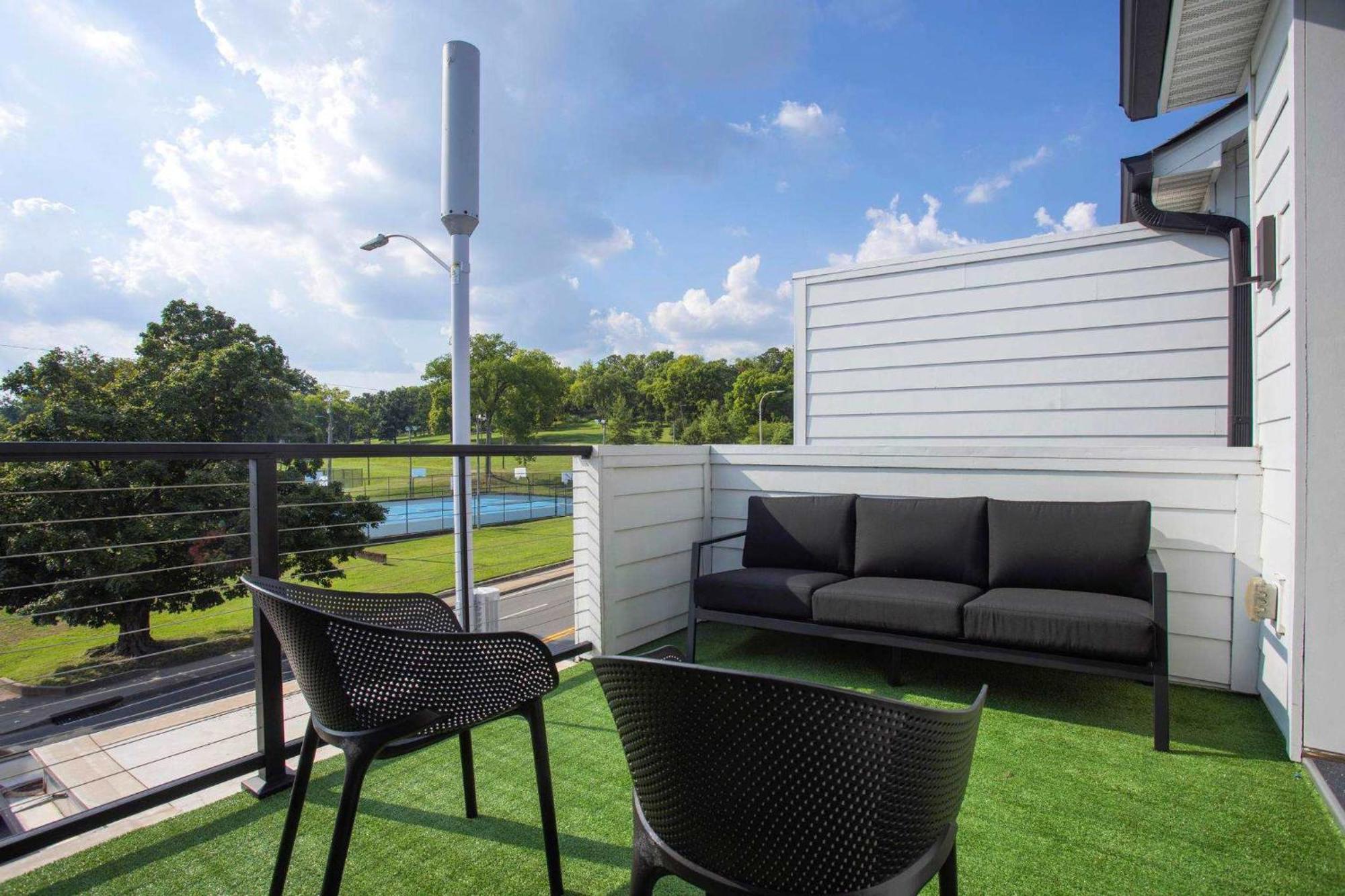 Charm Near Broadway In Walkable 8th Ave S Holiday home *