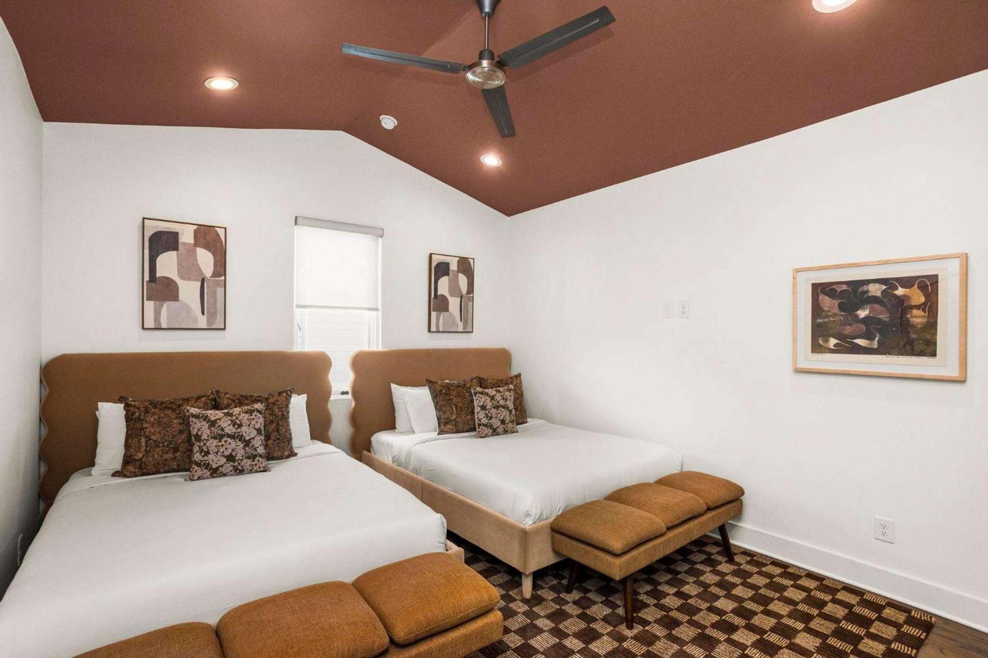 Charm Near Broadway In Walkable 8th Ave S Holiday home Nashville