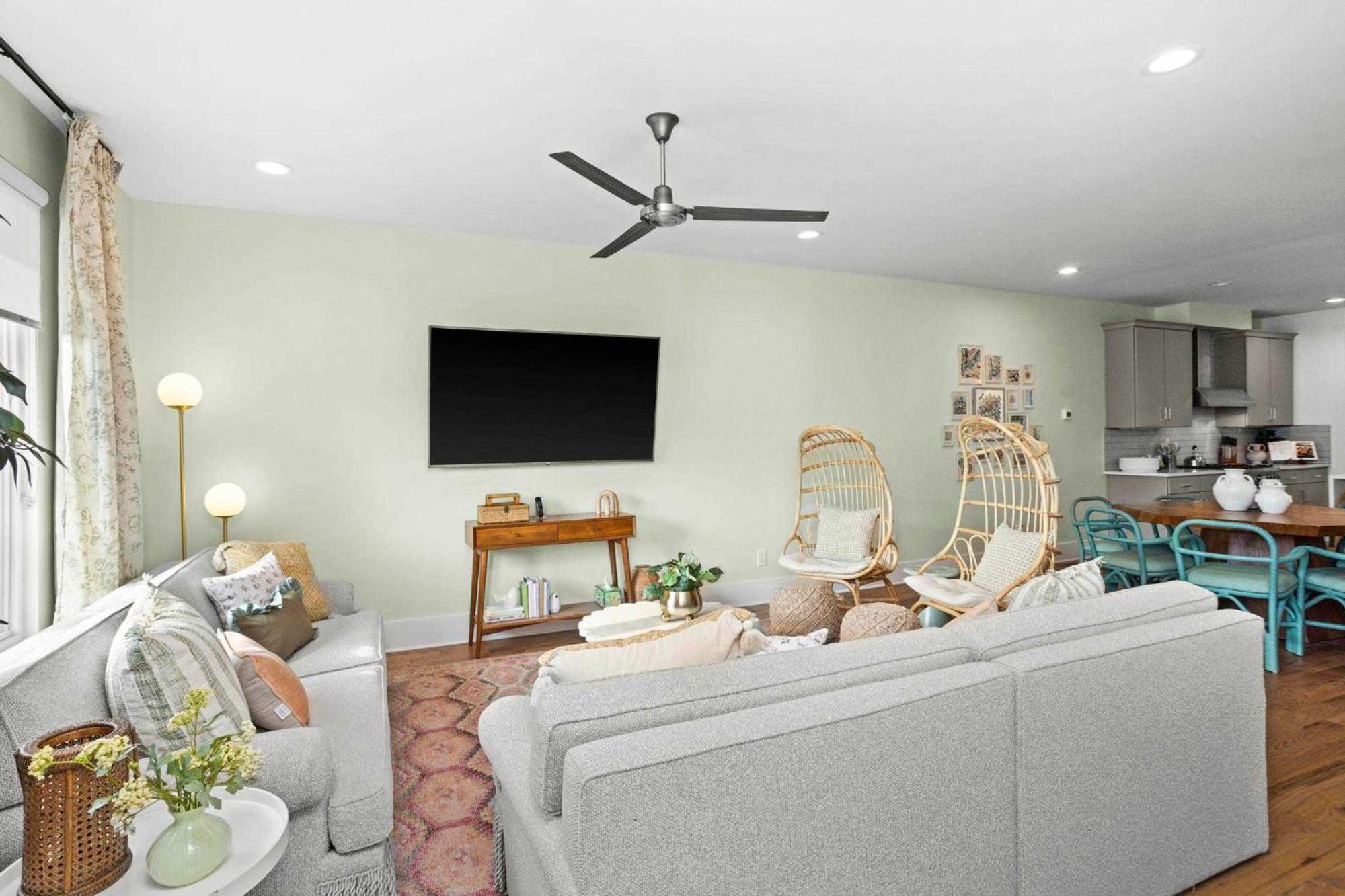 Holiday home Comedy Coffee & Hot Chicken Mins To Broadway Nashville