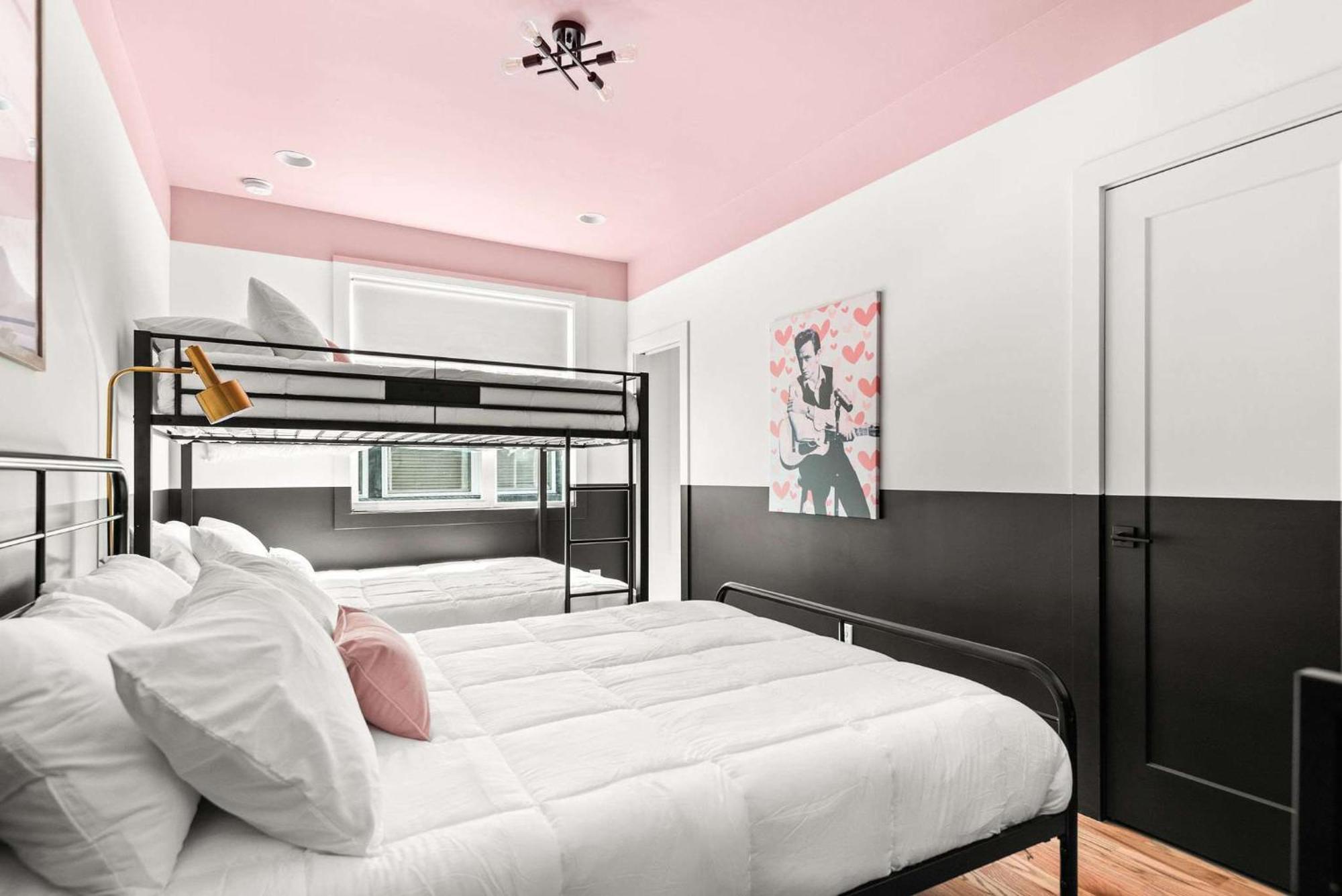 The Dolly House 8br Sleeps 24 5min To Dt Holiday home *