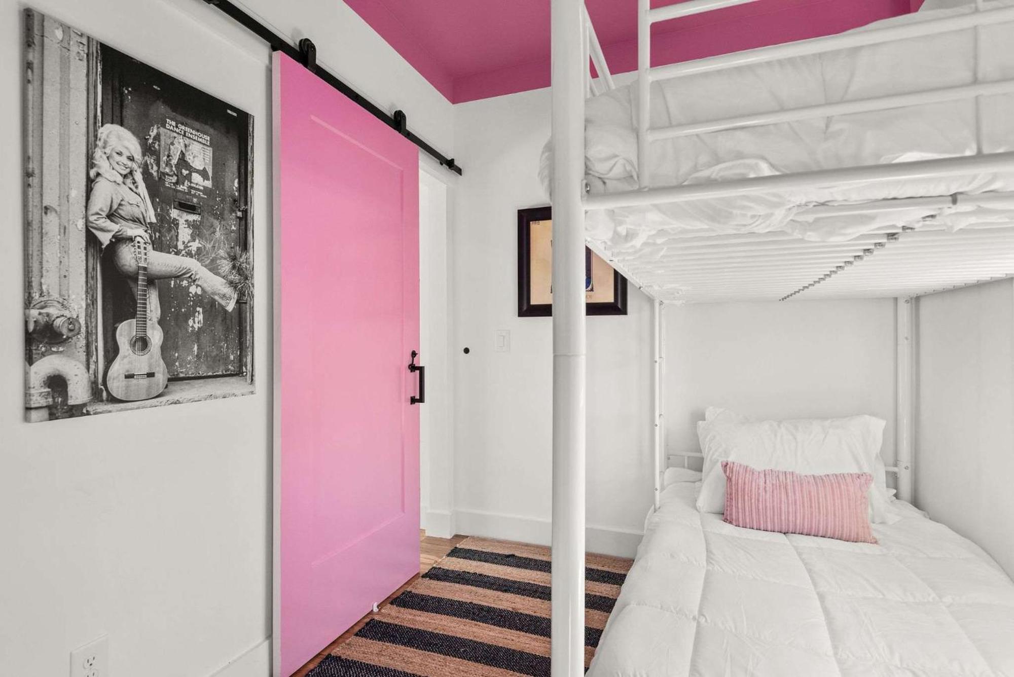 The Dolly House 8br Sleeps 24 5min To Dt