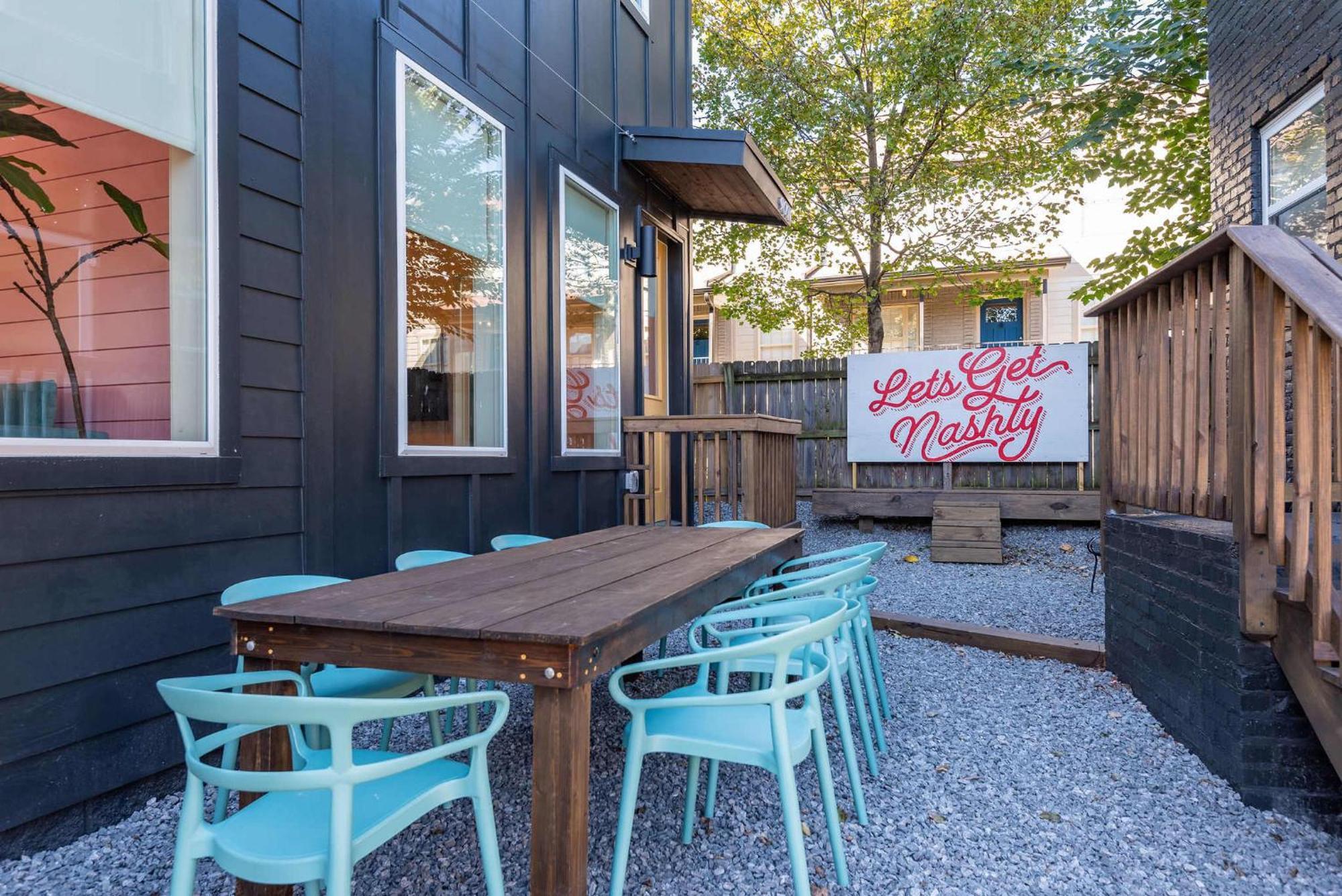 The Dolly House 8br Sleeps 24 5min To Dt