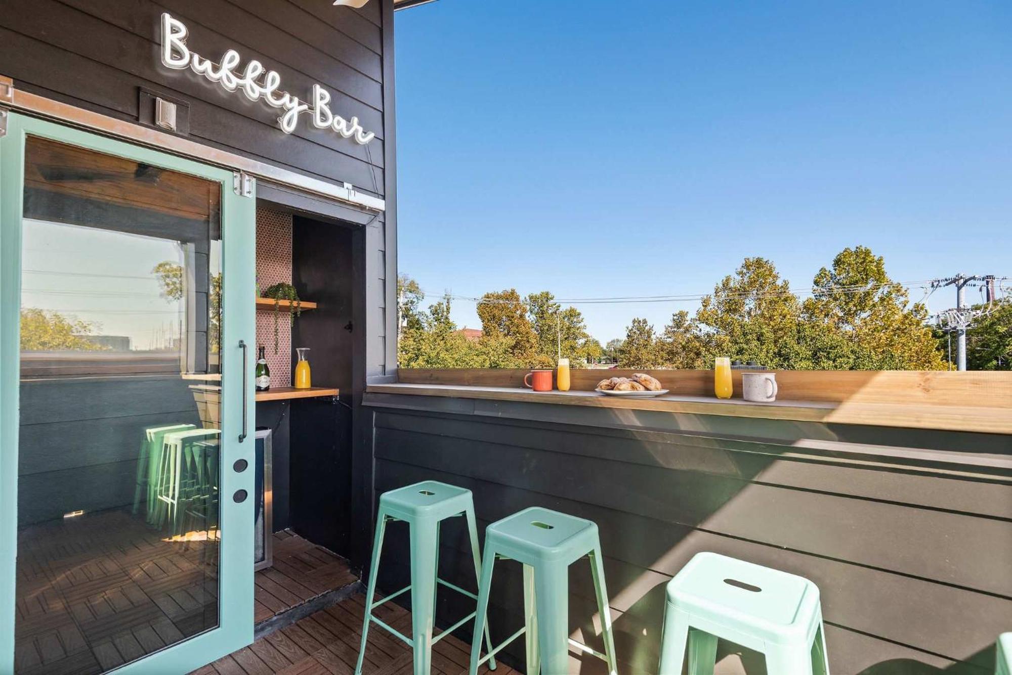 The Dolly House 8br Sleeps 24 5min To Dt Holiday home