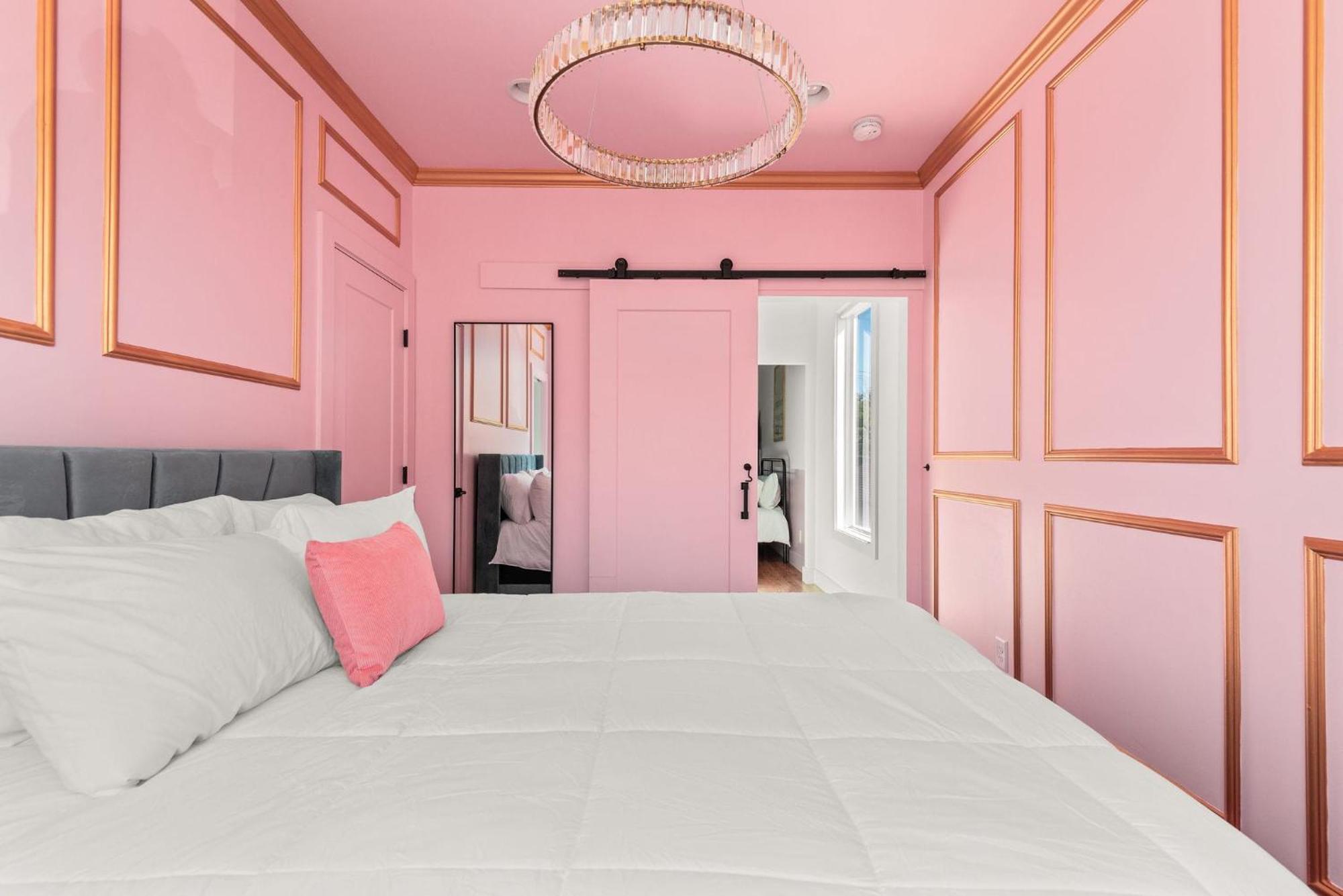 The Dolly House 8br Sleeps 24 5min To Dt