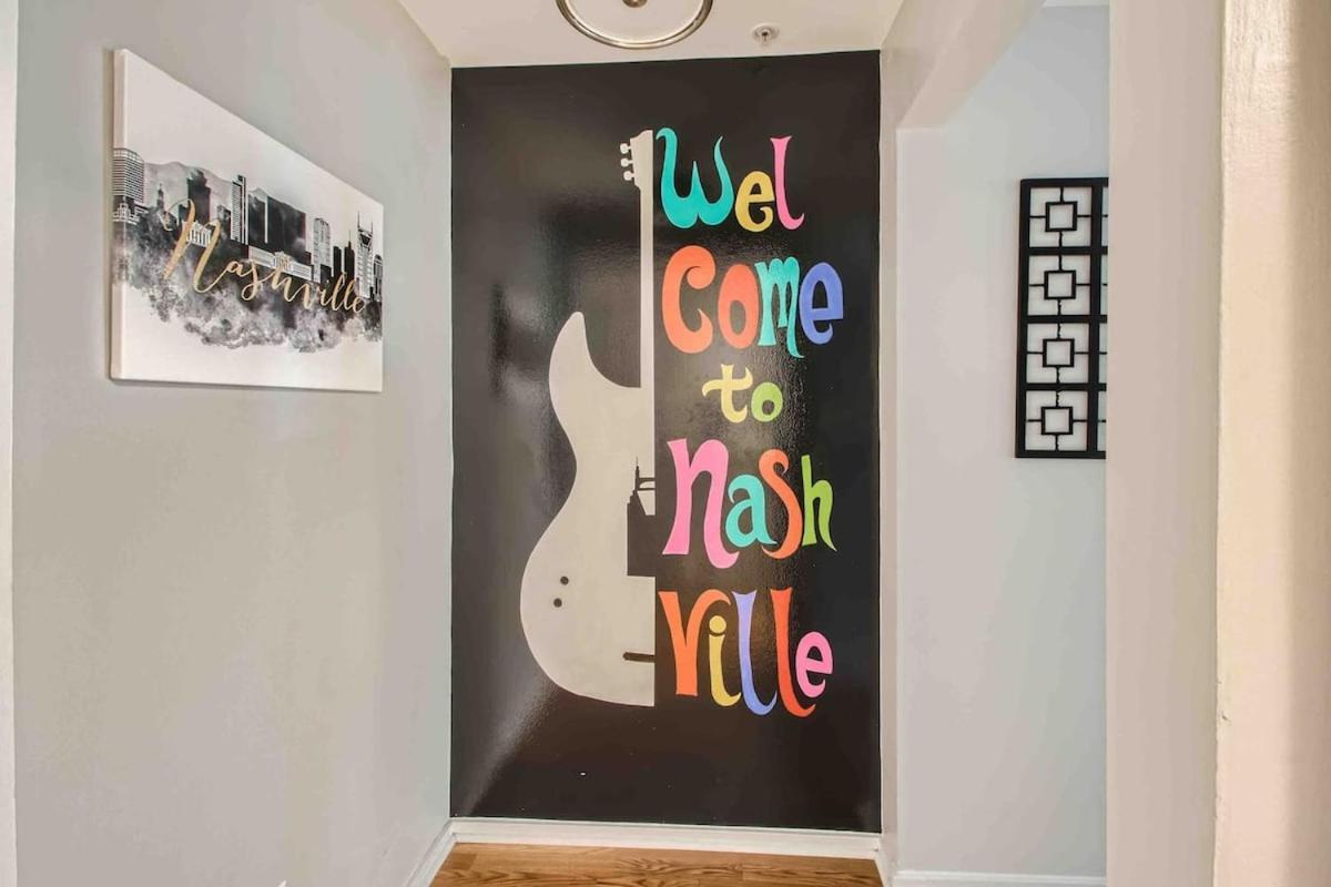 Apartment Uncork And Unwind Free Parking Pool Walk To Broadway! *