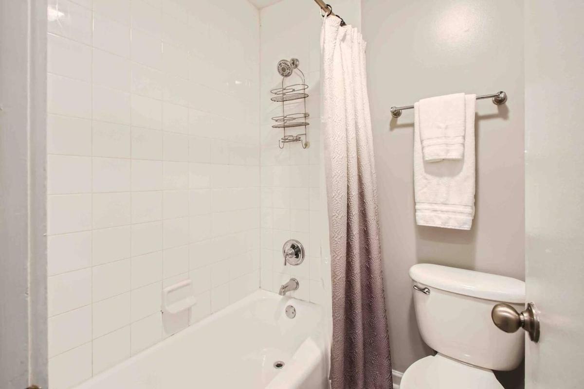 Apartment Uncork And Unwind Free Parking Pool Walk To Broadway!