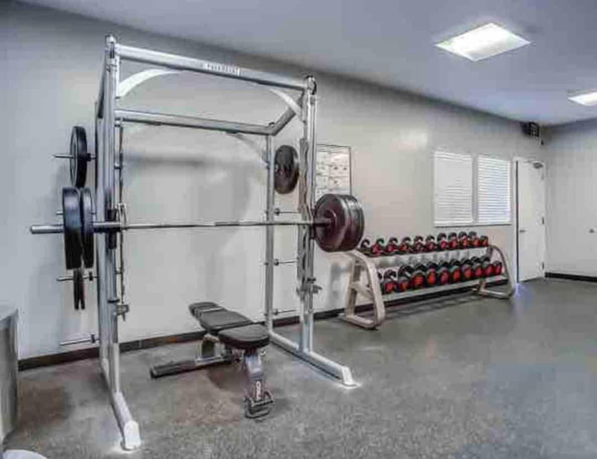 Uncork And Unwind Free Parking Pool Walk To Broadway! Apartment *