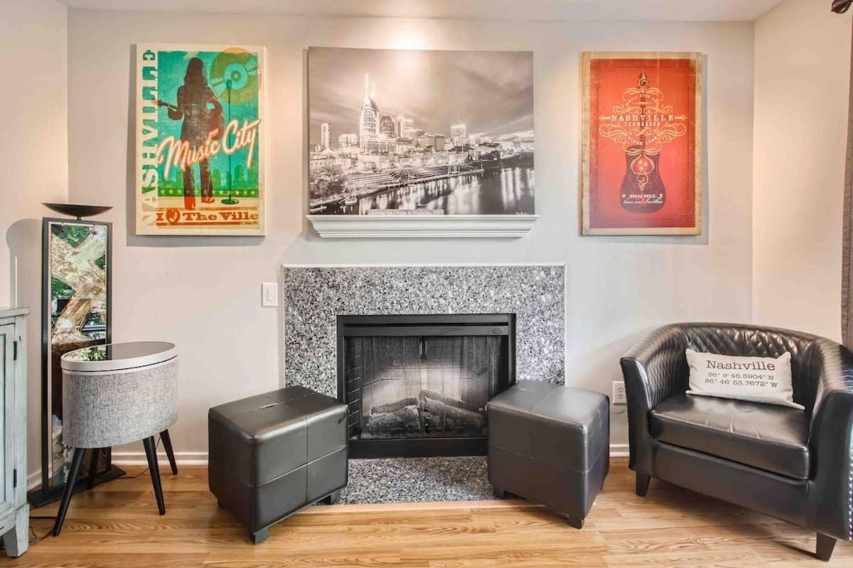 Uncork And Unwind Free Parking Pool Walk To Broadway! Apartment