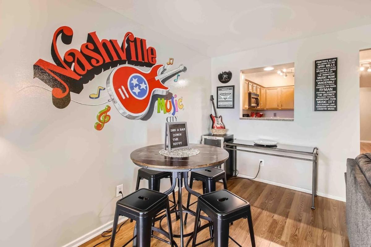 Uncork And Unwind Free Parking Pool Walk To Broadway!