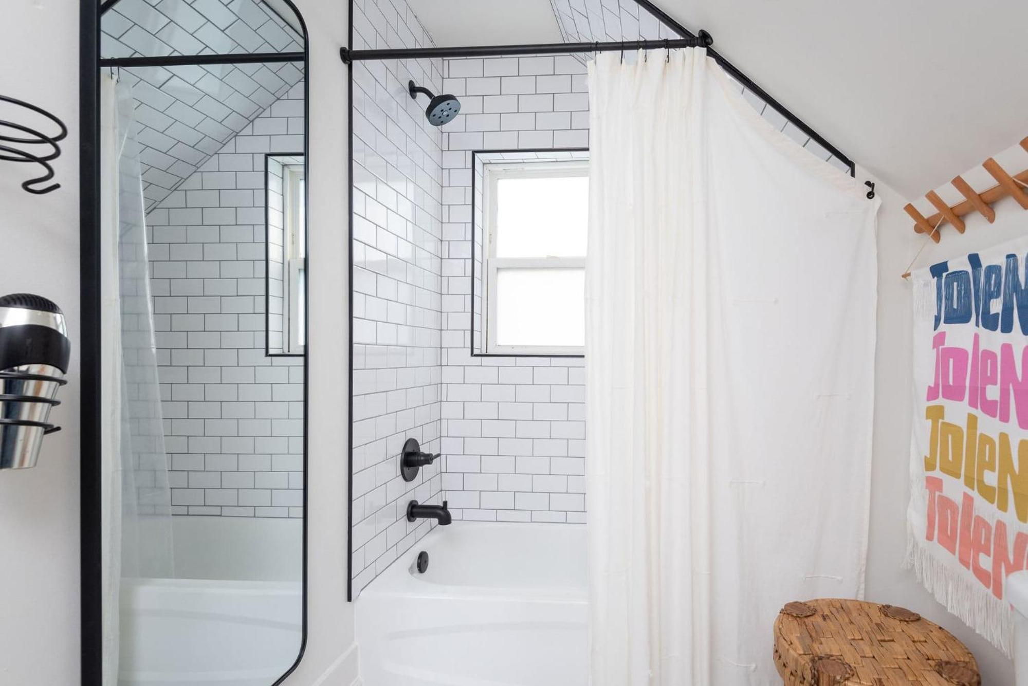 Dolly Johnny Willie Inspired 5 Min From Holiday home