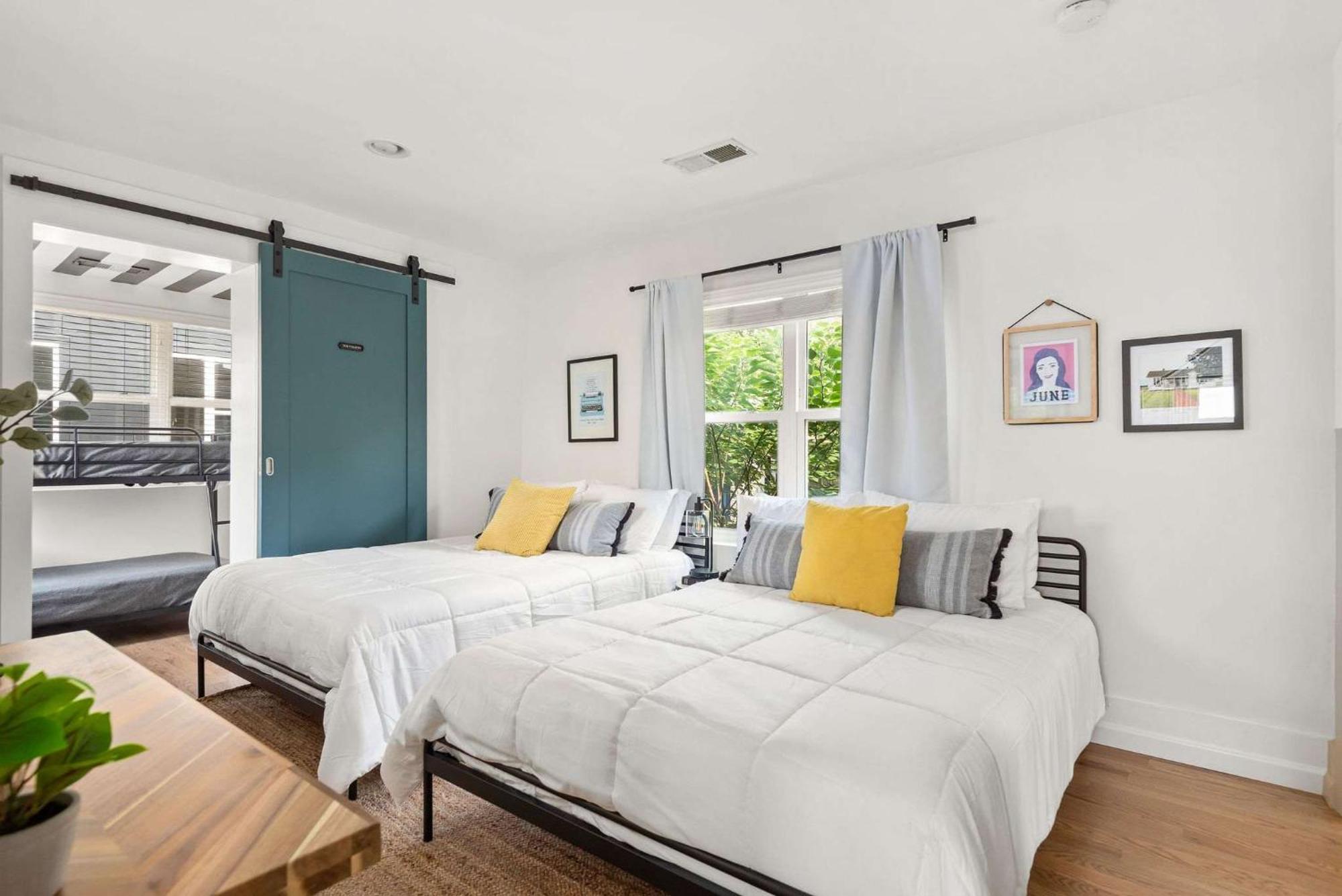 Dolly Johnny Willie Inspired 5 Min From Holiday home