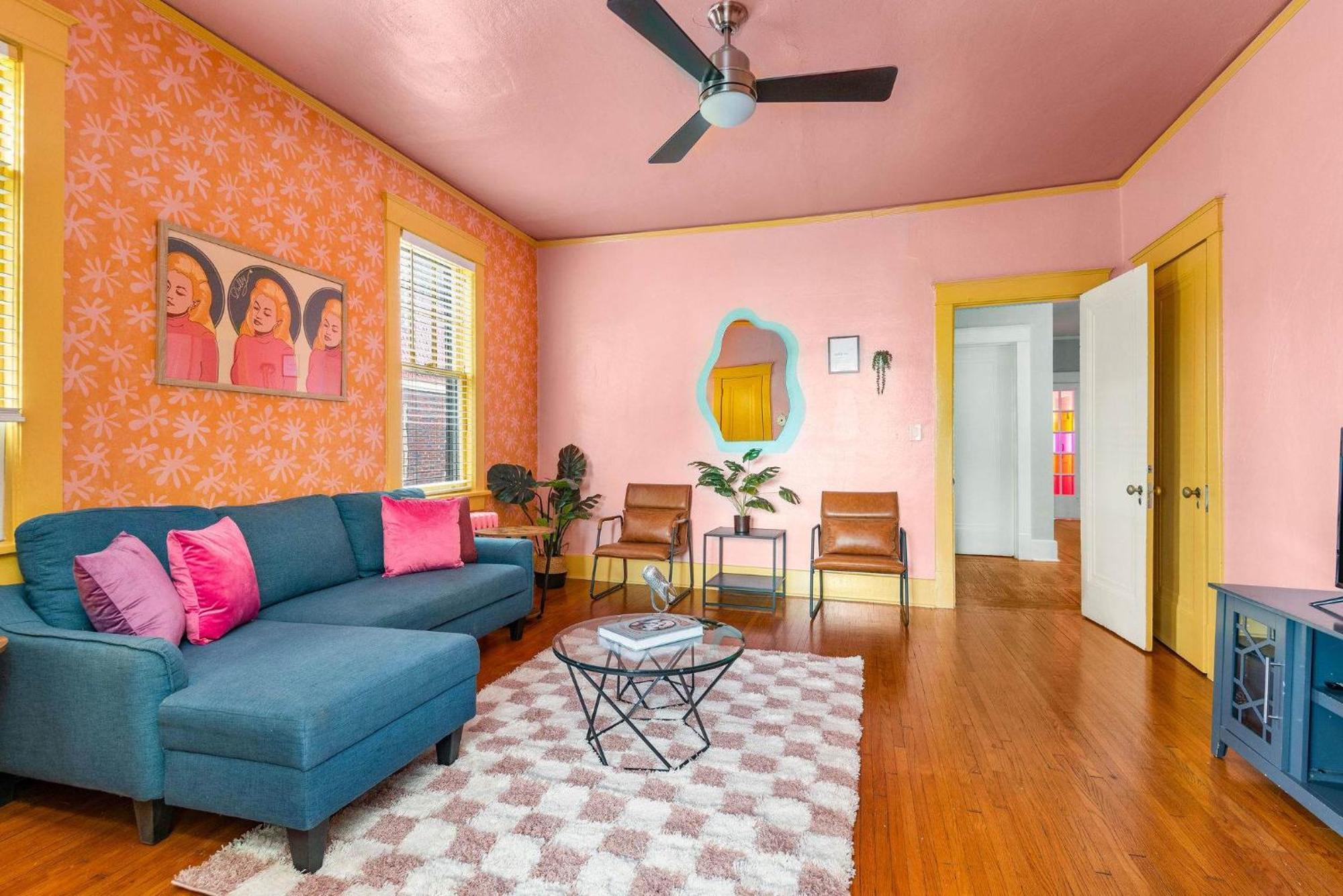 Dolly's Music Row Oasis - Walkable Location Apartment