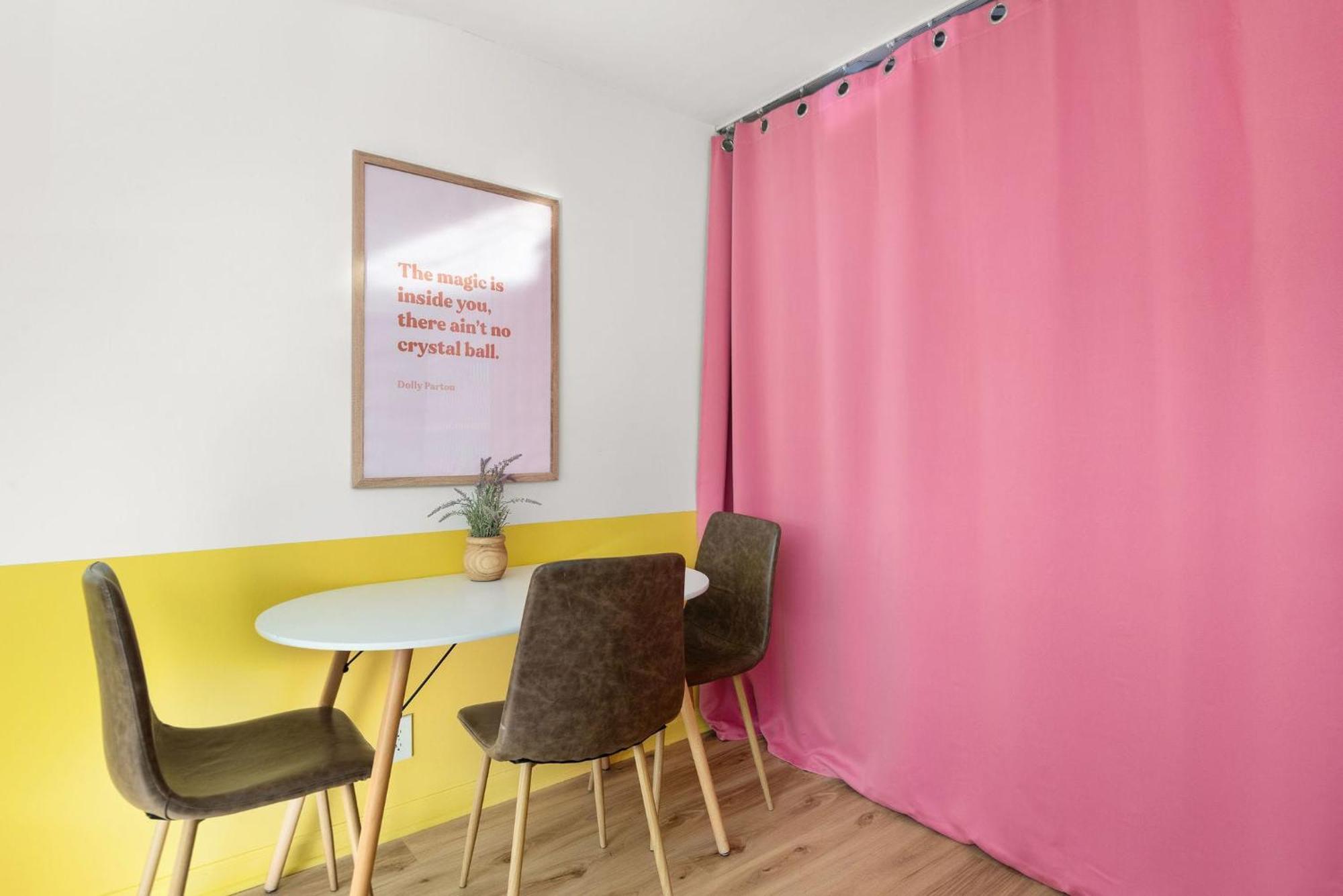 Dolly On Music Row Sleeps 12 Apartment *